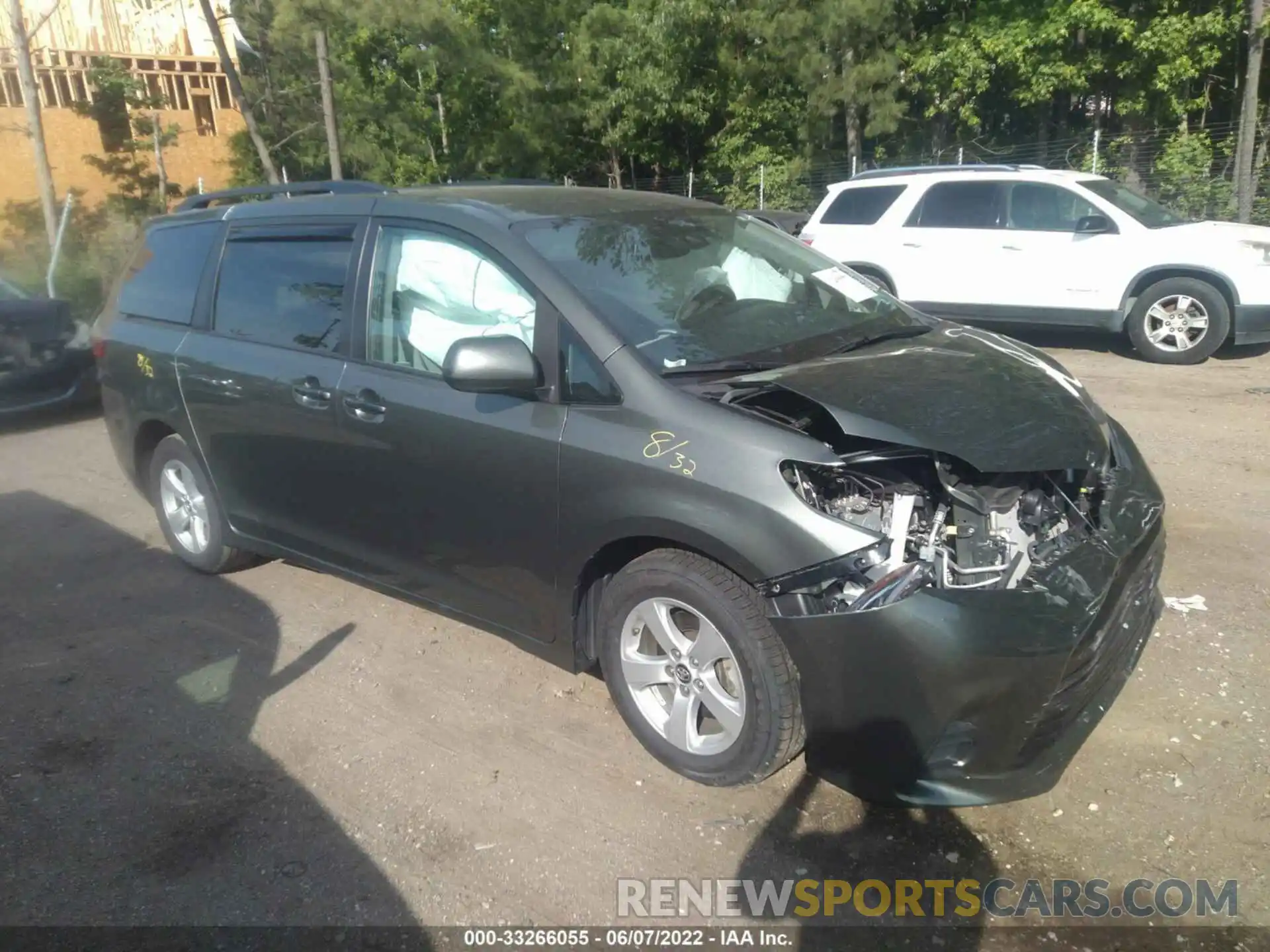 1 Photograph of a damaged car 5TDKZ3DC3LS027439 TOYOTA SIENNA 2020