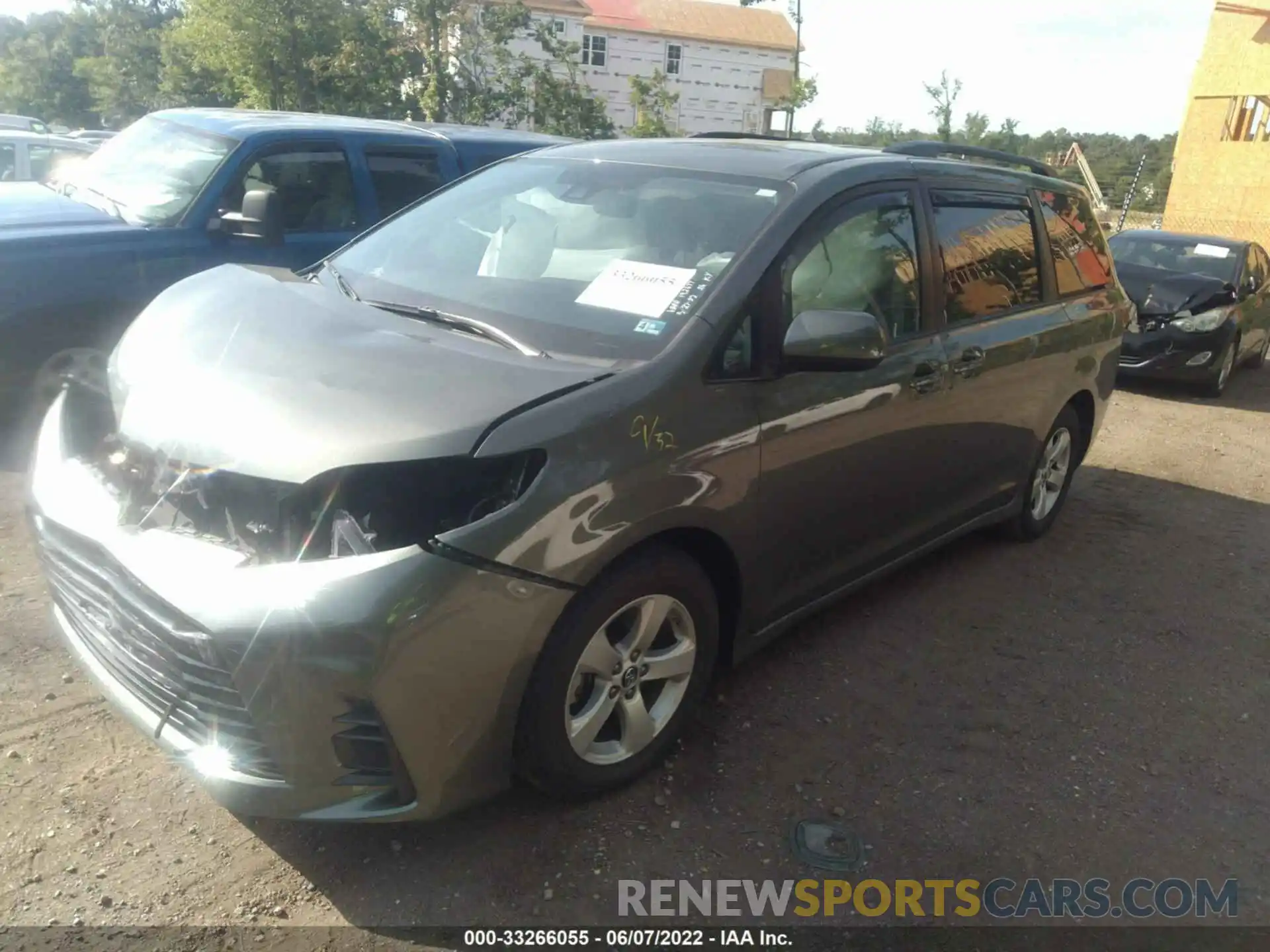 2 Фотография поврежденного автомобиля 5TDKZ3DC3LS027439 TOYOTA SIENNA 2020