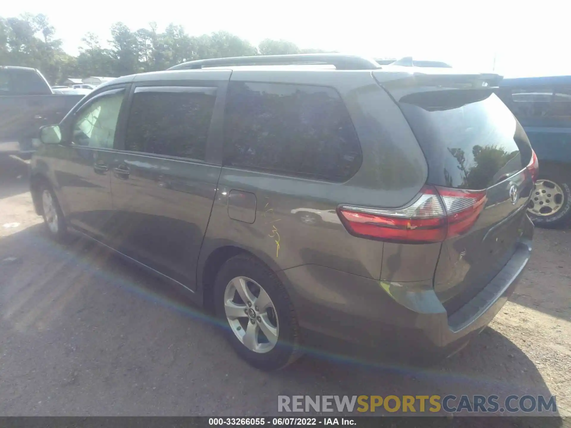 3 Photograph of a damaged car 5TDKZ3DC3LS027439 TOYOTA SIENNA 2020