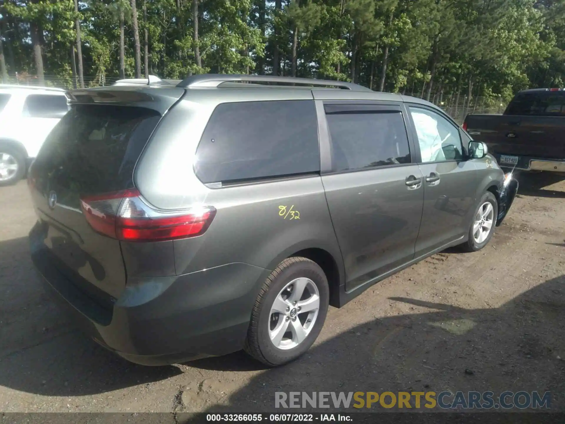 4 Фотография поврежденного автомобиля 5TDKZ3DC3LS027439 TOYOTA SIENNA 2020