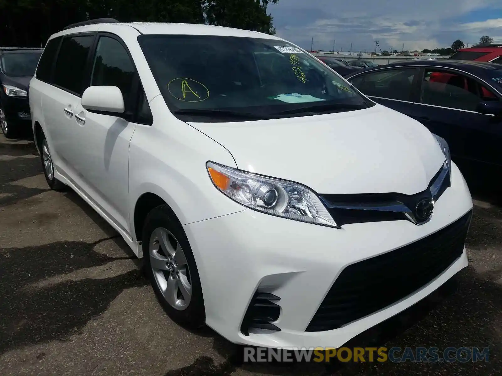 1 Photograph of a damaged car 5TDKZ3DC3LS031071 TOYOTA SIENNA 2020