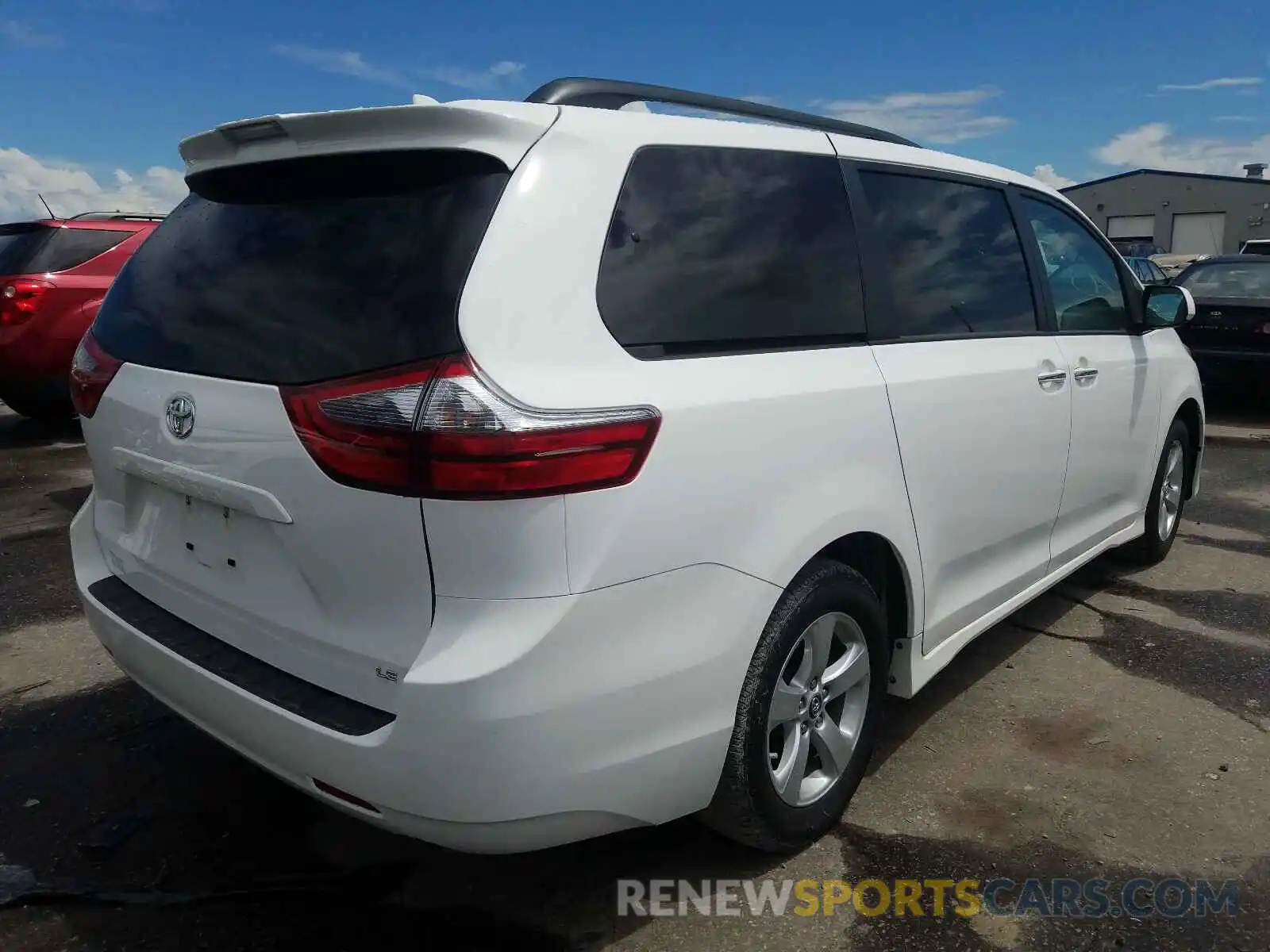 4 Photograph of a damaged car 5TDKZ3DC3LS031071 TOYOTA SIENNA 2020