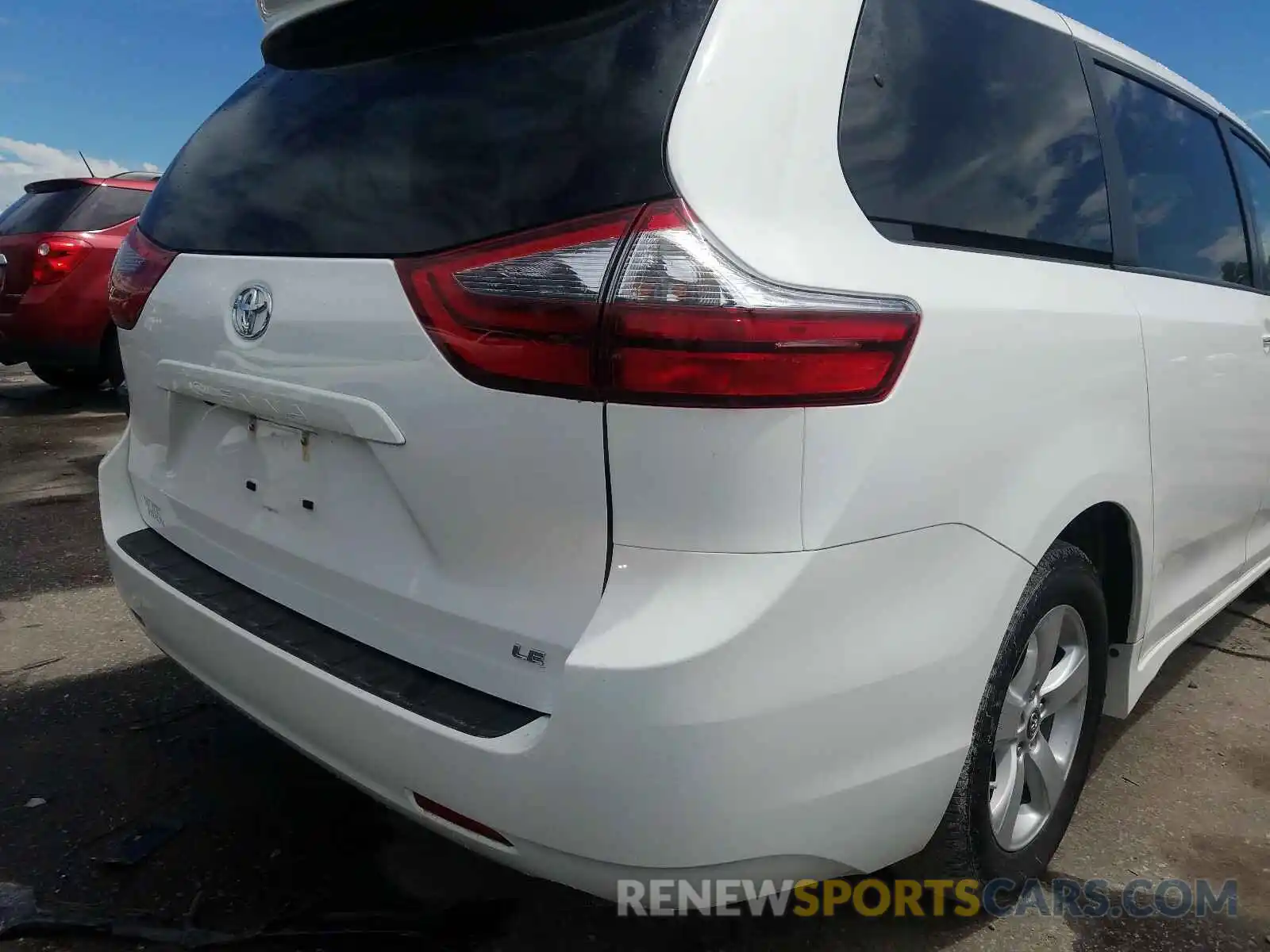 9 Photograph of a damaged car 5TDKZ3DC3LS031071 TOYOTA SIENNA 2020