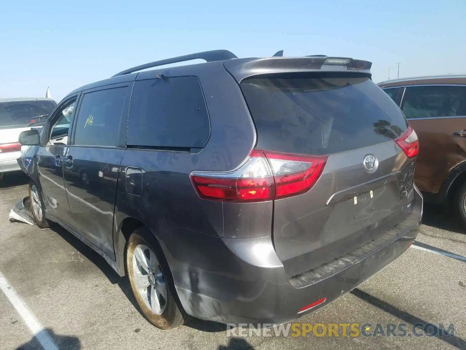 3 Photograph of a damaged car 5TDKZ3DC3LS043057 TOYOTA SIENNA 2020