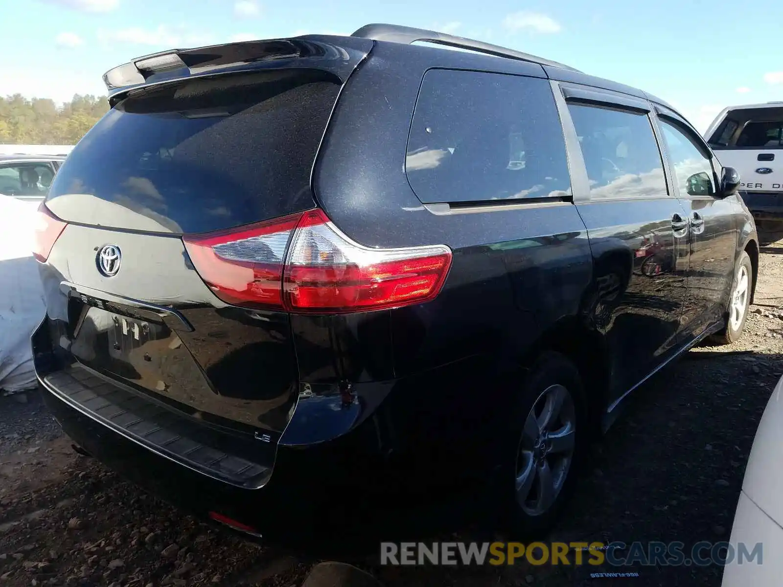 4 Photograph of a damaged car 5TDKZ3DC3LS045830 TOYOTA SIENNA 2020