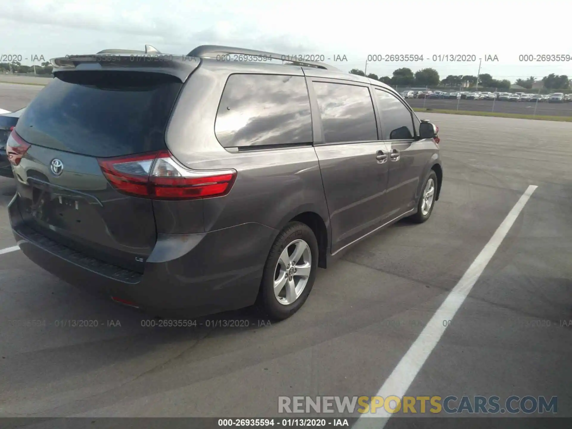 4 Photograph of a damaged car 5TDKZ3DC3LS046363 TOYOTA SIENNA 2020