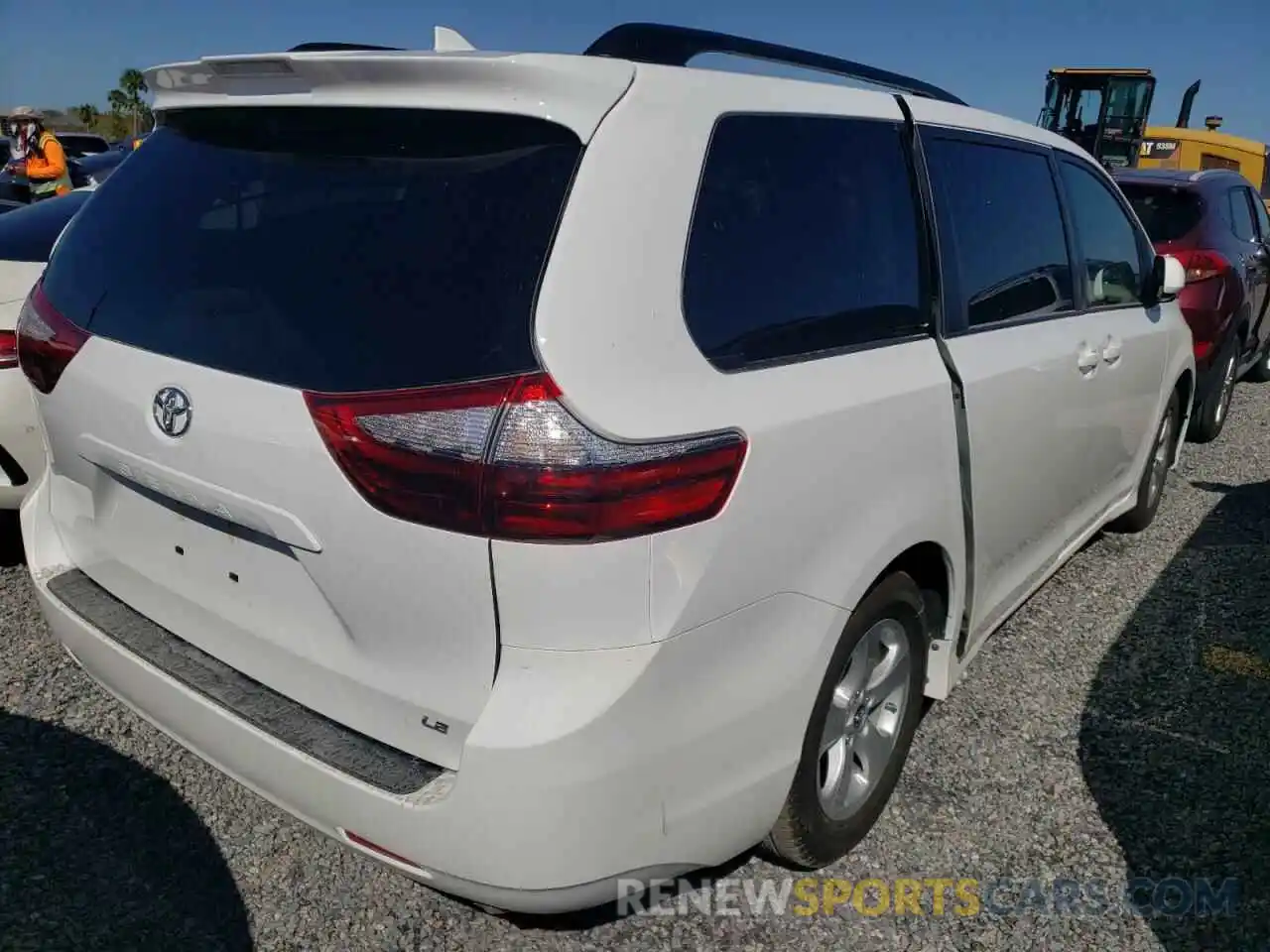 4 Photograph of a damaged car 5TDKZ3DC3LS052678 TOYOTA SIENNA 2020