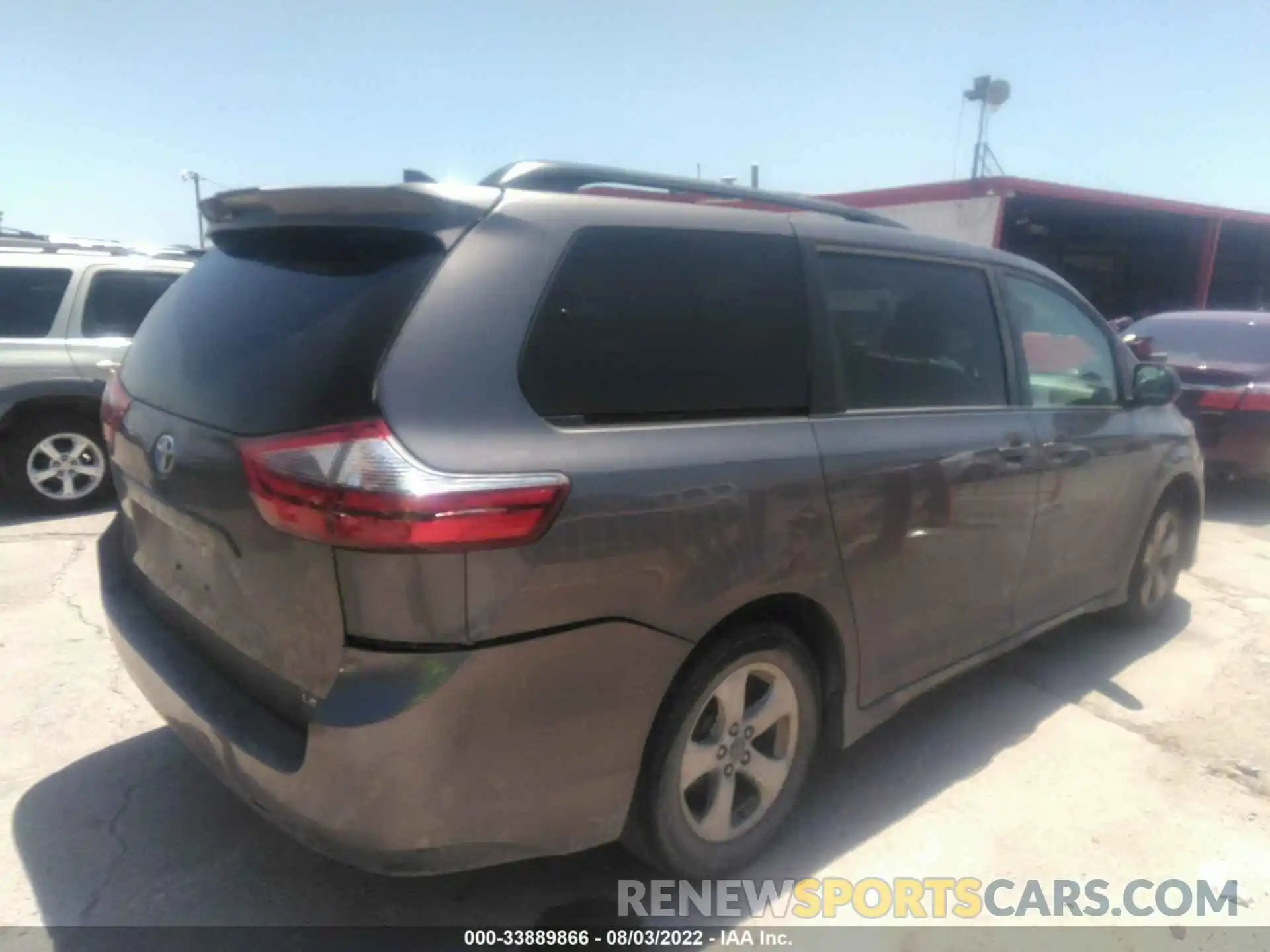 4 Photograph of a damaged car 5TDKZ3DC3LS053961 TOYOTA SIENNA 2020