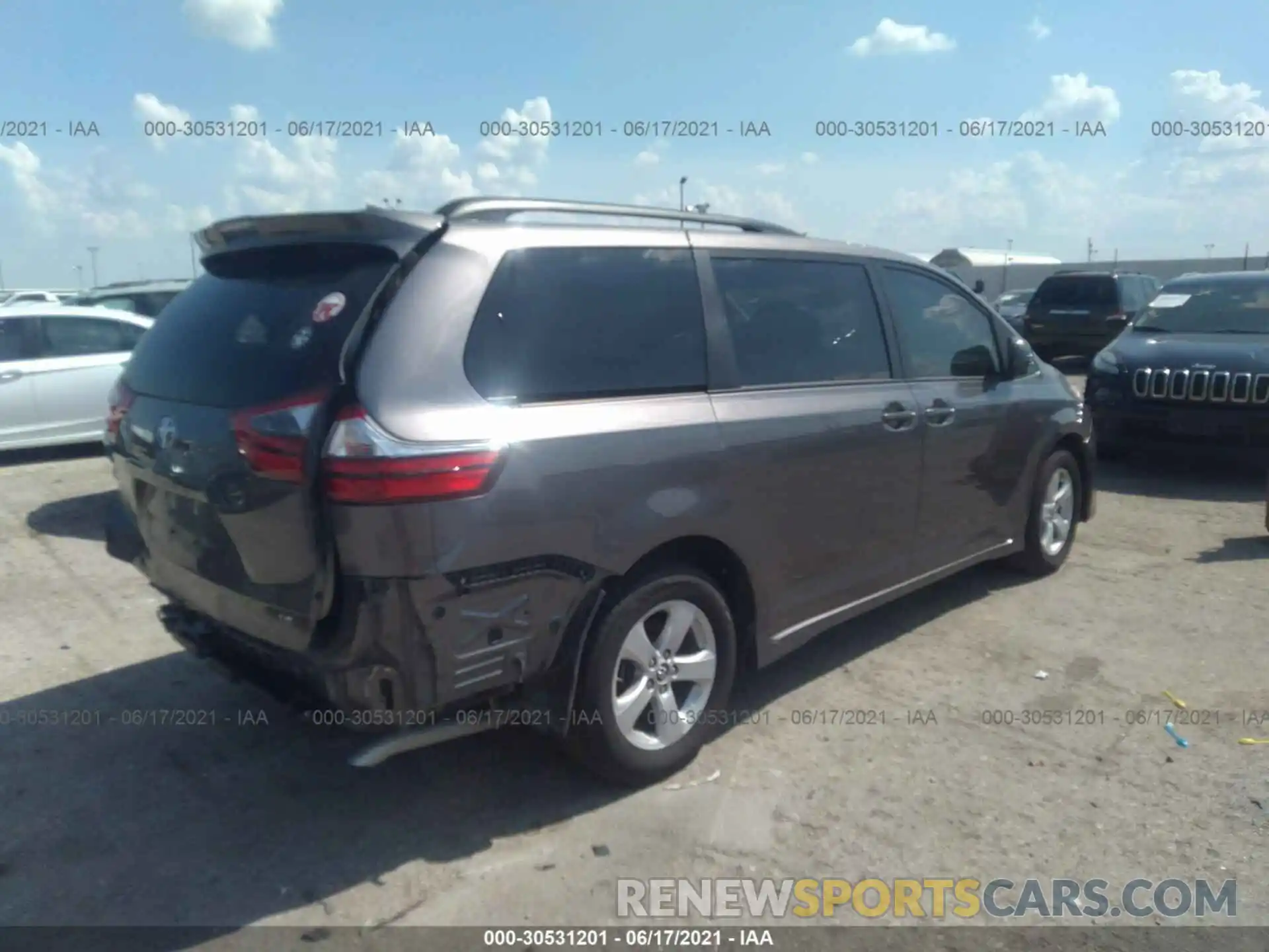 4 Photograph of a damaged car 5TDKZ3DC3LS054303 TOYOTA SIENNA 2020