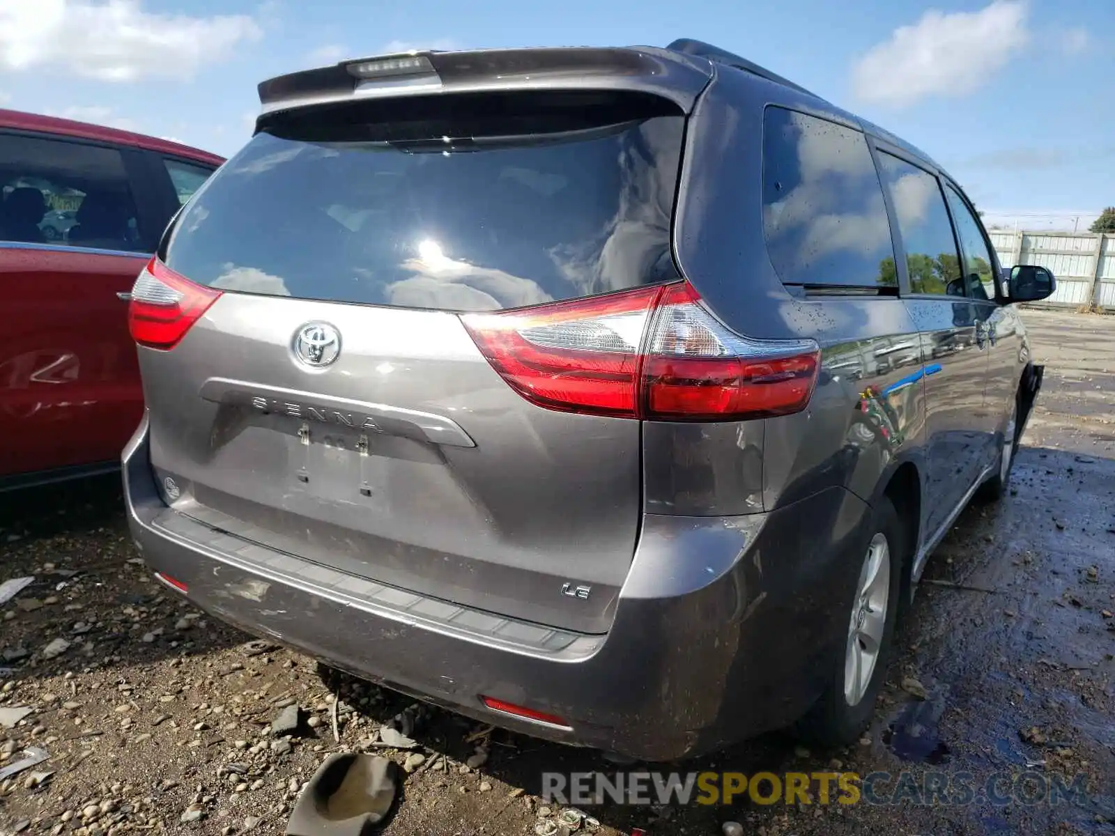 4 Photograph of a damaged car 5TDKZ3DC3LS054477 TOYOTA SIENNA 2020