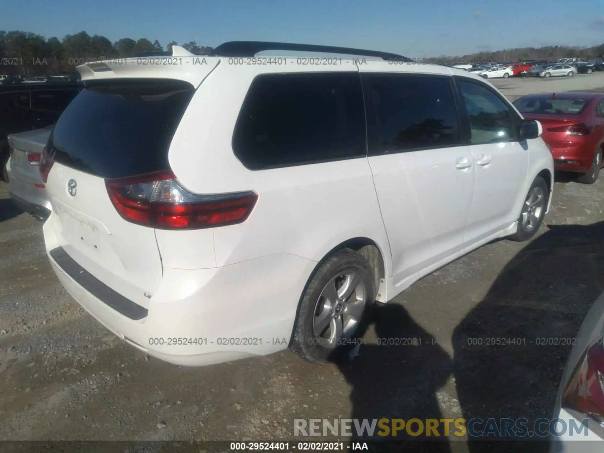 4 Photograph of a damaged car 5TDKZ3DC3LS055595 TOYOTA SIENNA 2020