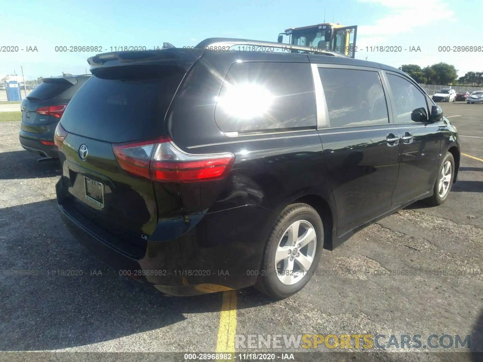 4 Photograph of a damaged car 5TDKZ3DC3LS057976 TOYOTA SIENNA 2020