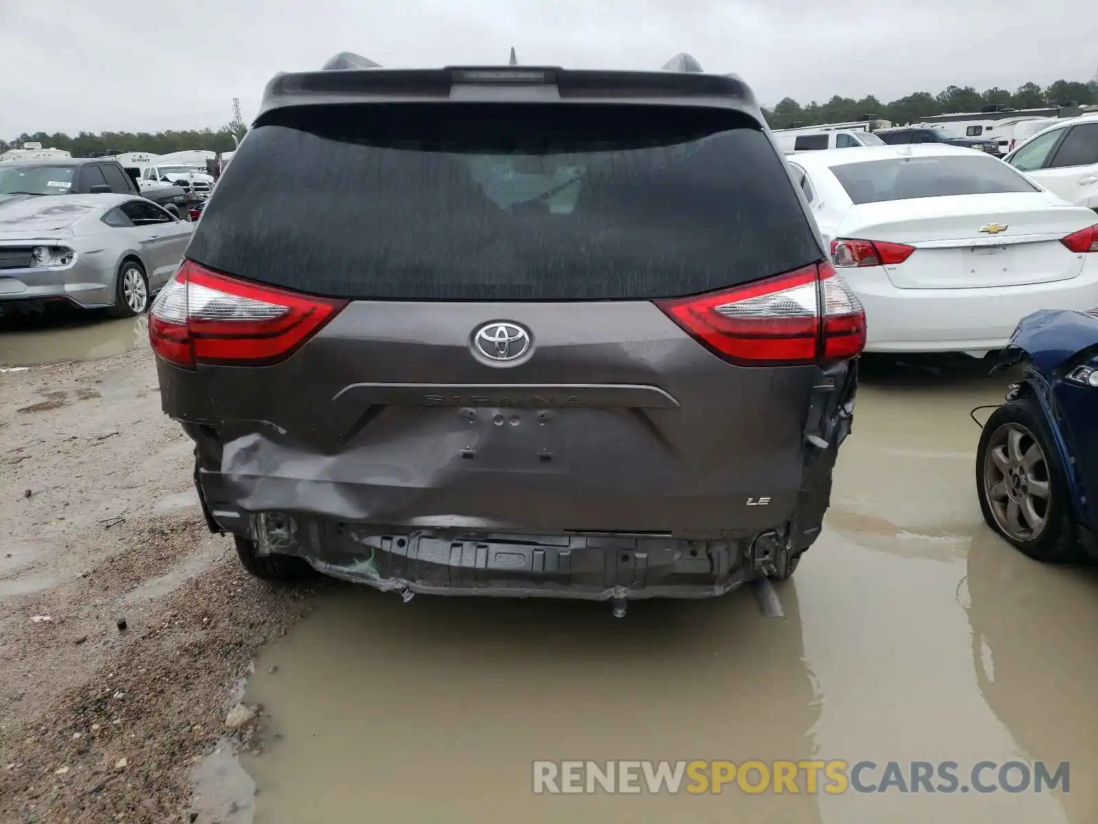 9 Photograph of a damaged car 5TDKZ3DC3LS061526 TOYOTA SIENNA 2020