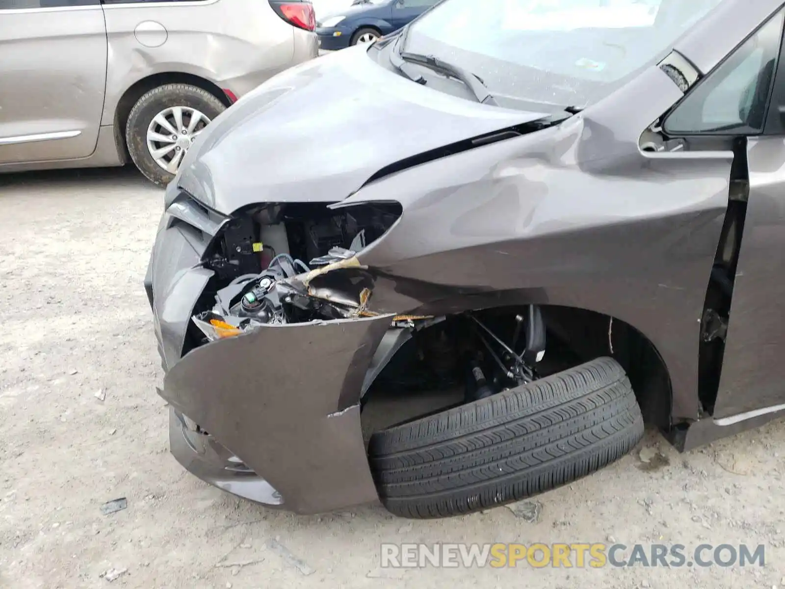 9 Photograph of a damaged car 5TDKZ3DC3LS069223 TOYOTA SIENNA 2020