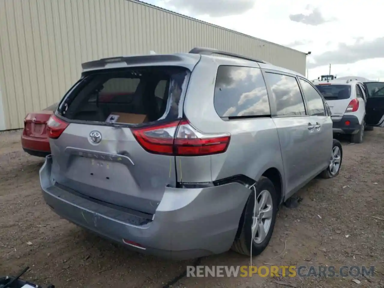 4 Photograph of a damaged car 5TDKZ3DC3LS074924 TOYOTA SIENNA 2020