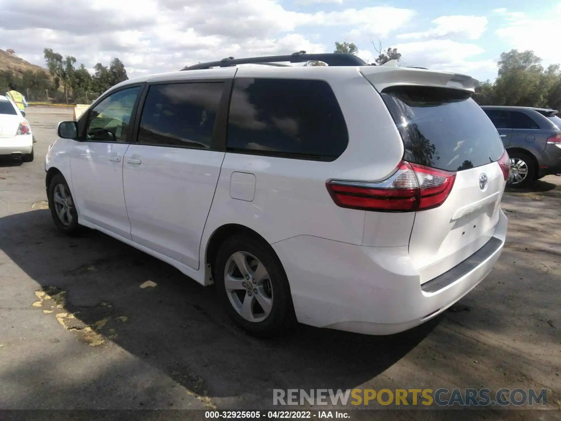 3 Photograph of a damaged car 5TDKZ3DC3LS076169 TOYOTA SIENNA 2020