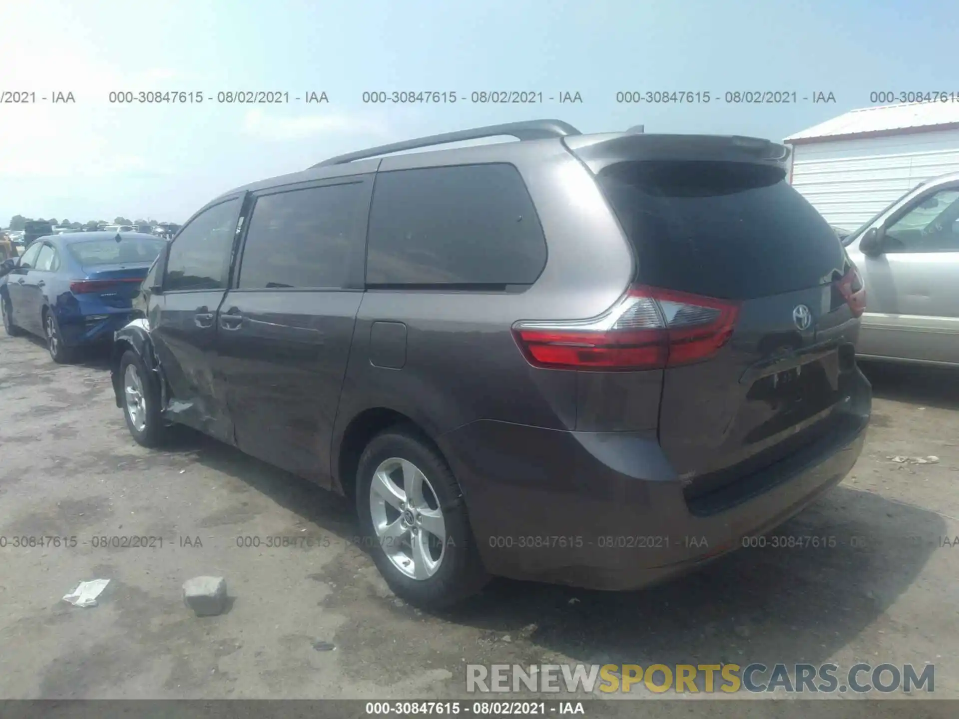 3 Photograph of a damaged car 5TDKZ3DC3LS076639 TOYOTA SIENNA 2020