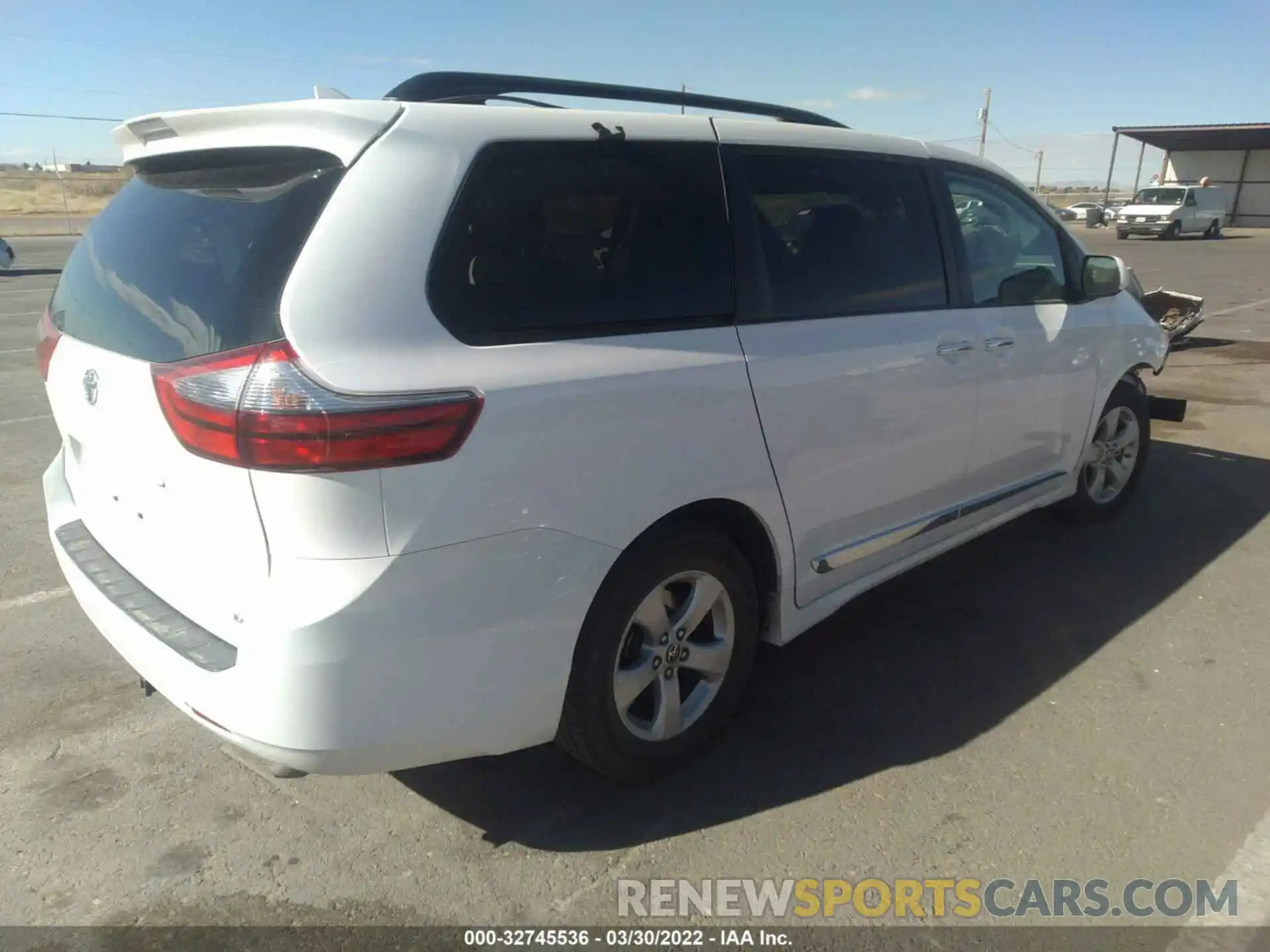 4 Photograph of a damaged car 5TDKZ3DC3LS077015 TOYOTA SIENNA 2020