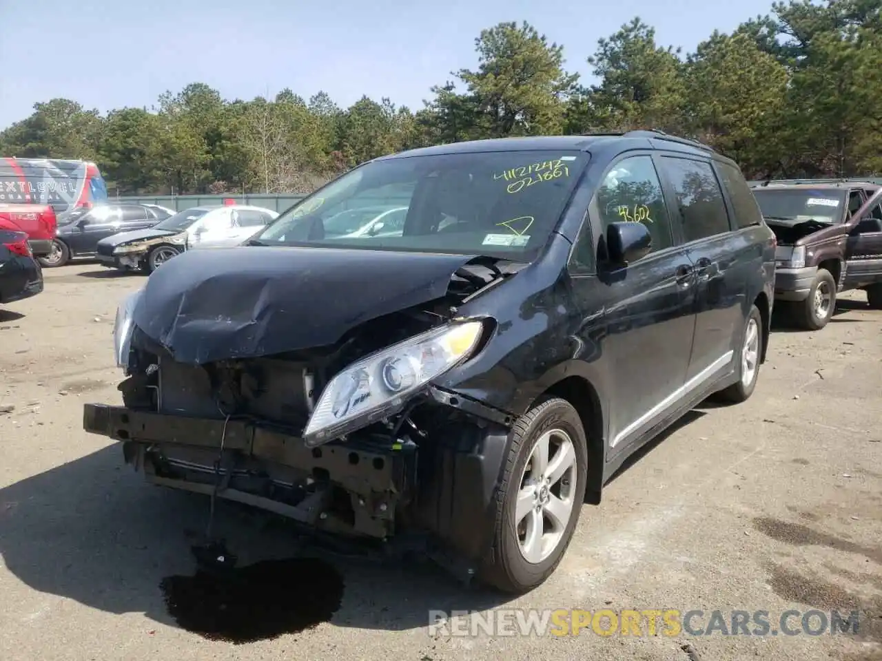 2 Photograph of a damaged car 5TDKZ3DC4LS021861 TOYOTA SIENNA 2020