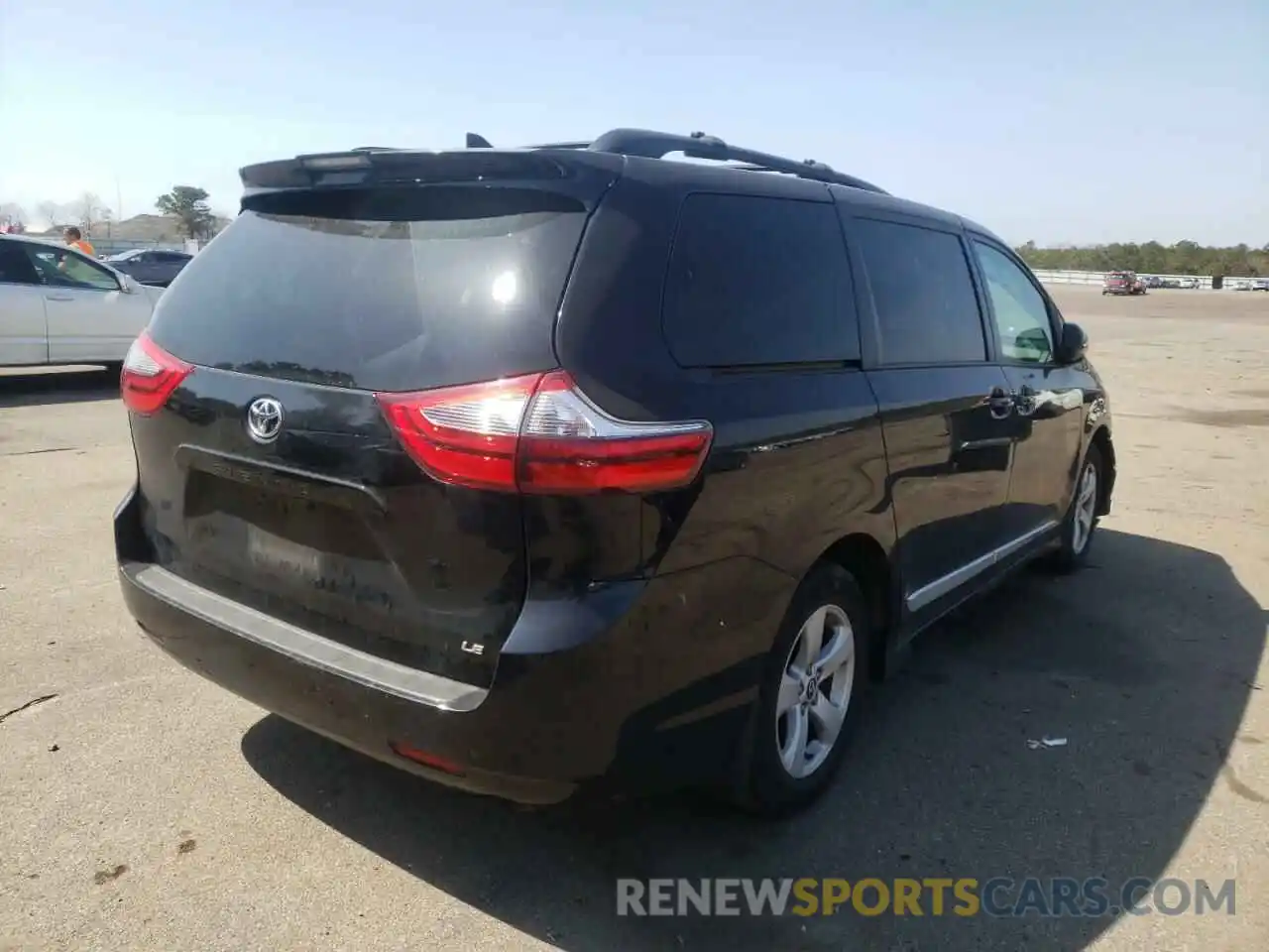 4 Photograph of a damaged car 5TDKZ3DC4LS021861 TOYOTA SIENNA 2020