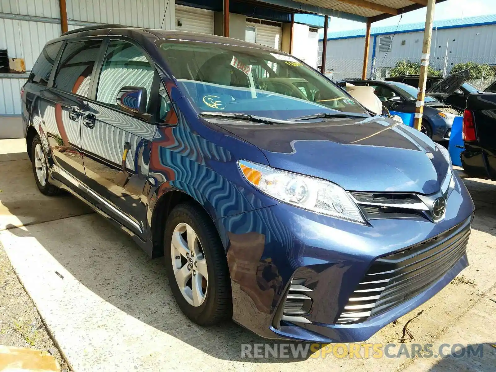 1 Photograph of a damaged car 5TDKZ3DC4LS030396 TOYOTA SIENNA 2020