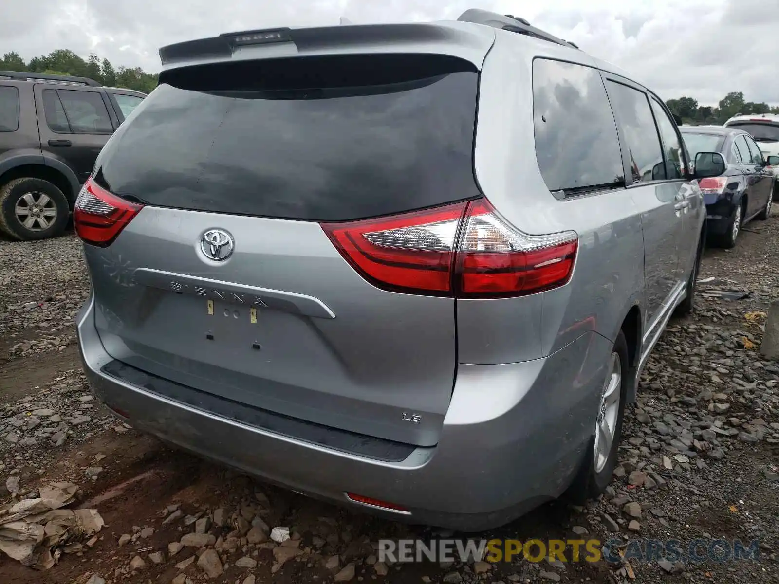 4 Photograph of a damaged car 5TDKZ3DC4LS051216 TOYOTA SIENNA 2020