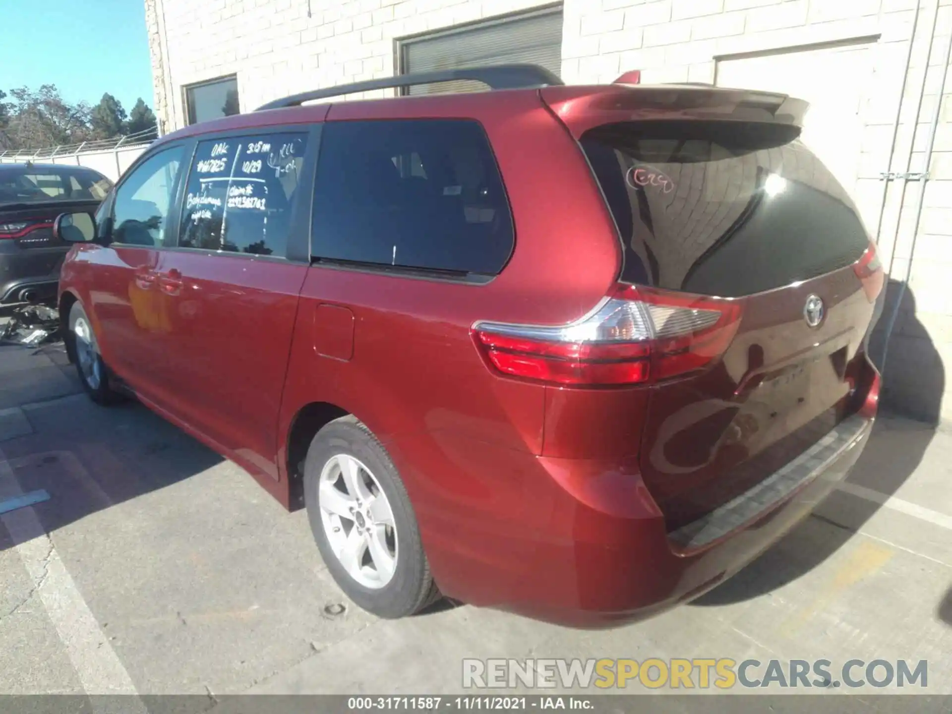 3 Фотография поврежденного автомобиля 5TDKZ3DC4LS057274 TOYOTA SIENNA 2020