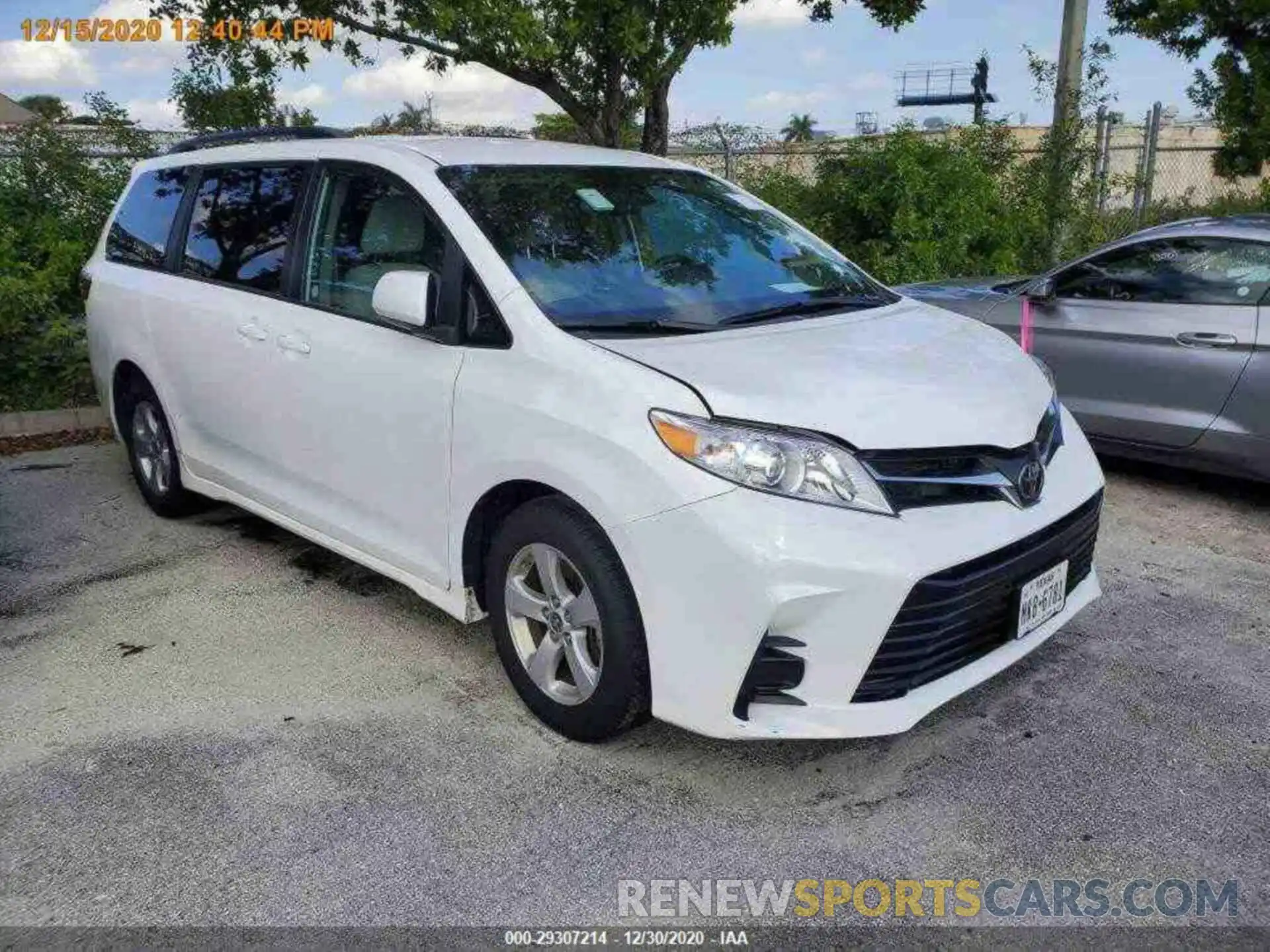 12 Photograph of a damaged car 5TDKZ3DC4LS064497 TOYOTA SIENNA 2020