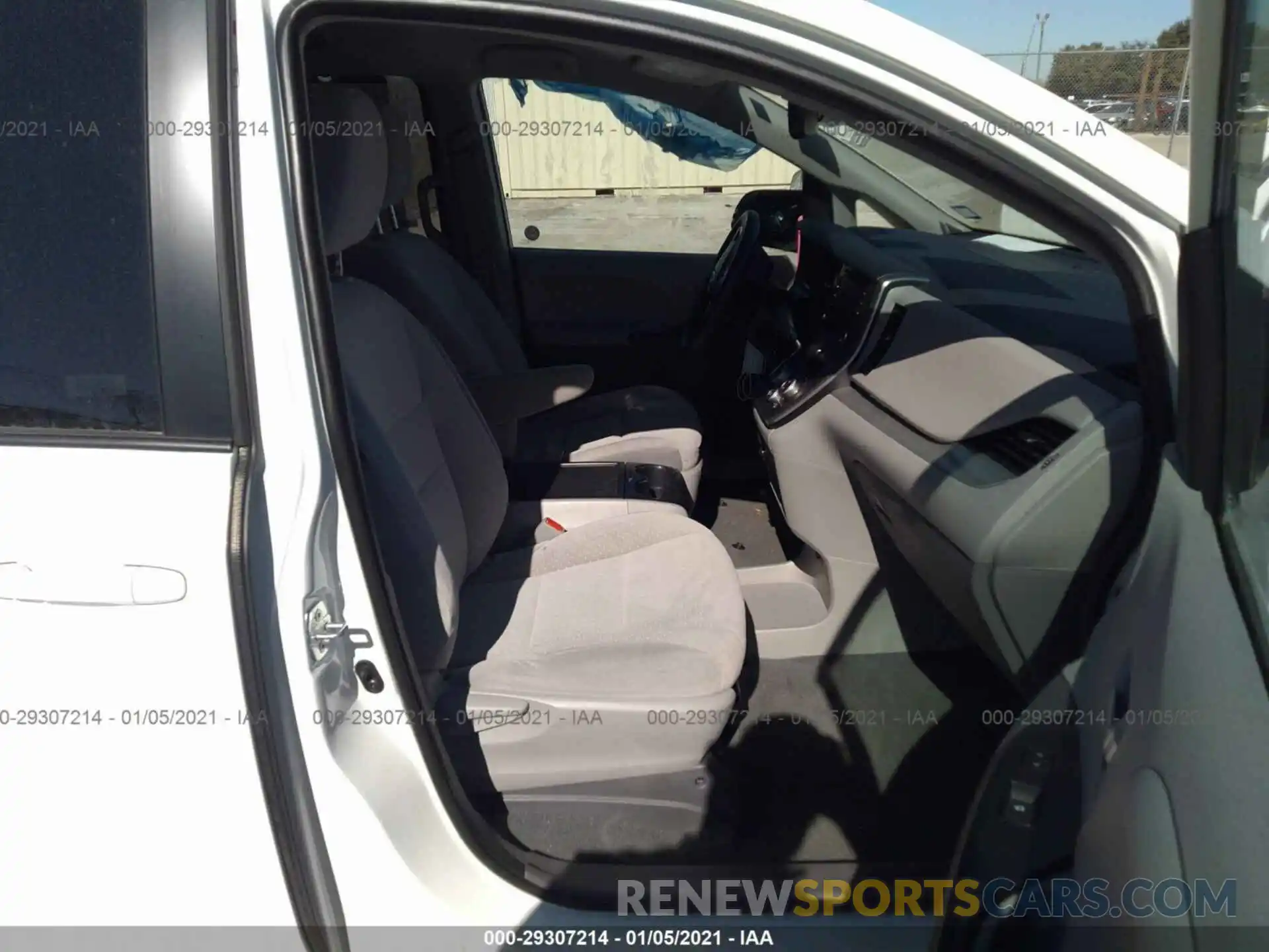 5 Photograph of a damaged car 5TDKZ3DC4LS064497 TOYOTA SIENNA 2020