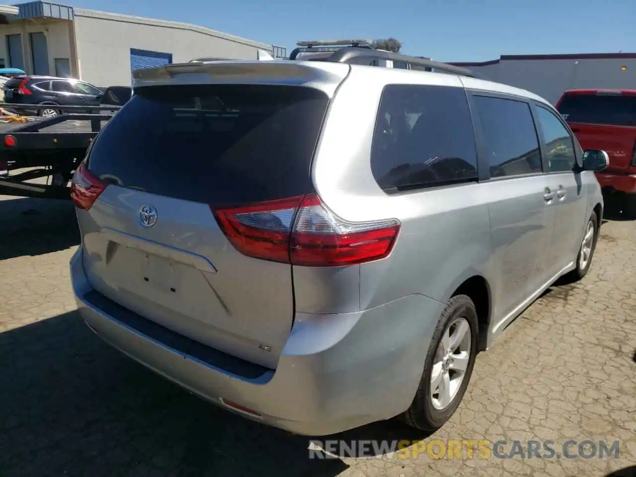 4 Photograph of a damaged car 5TDKZ3DC4LS065469 TOYOTA SIENNA 2020