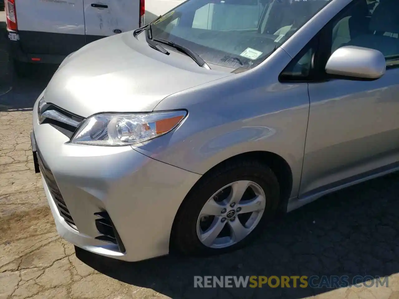 9 Photograph of a damaged car 5TDKZ3DC4LS065469 TOYOTA SIENNA 2020