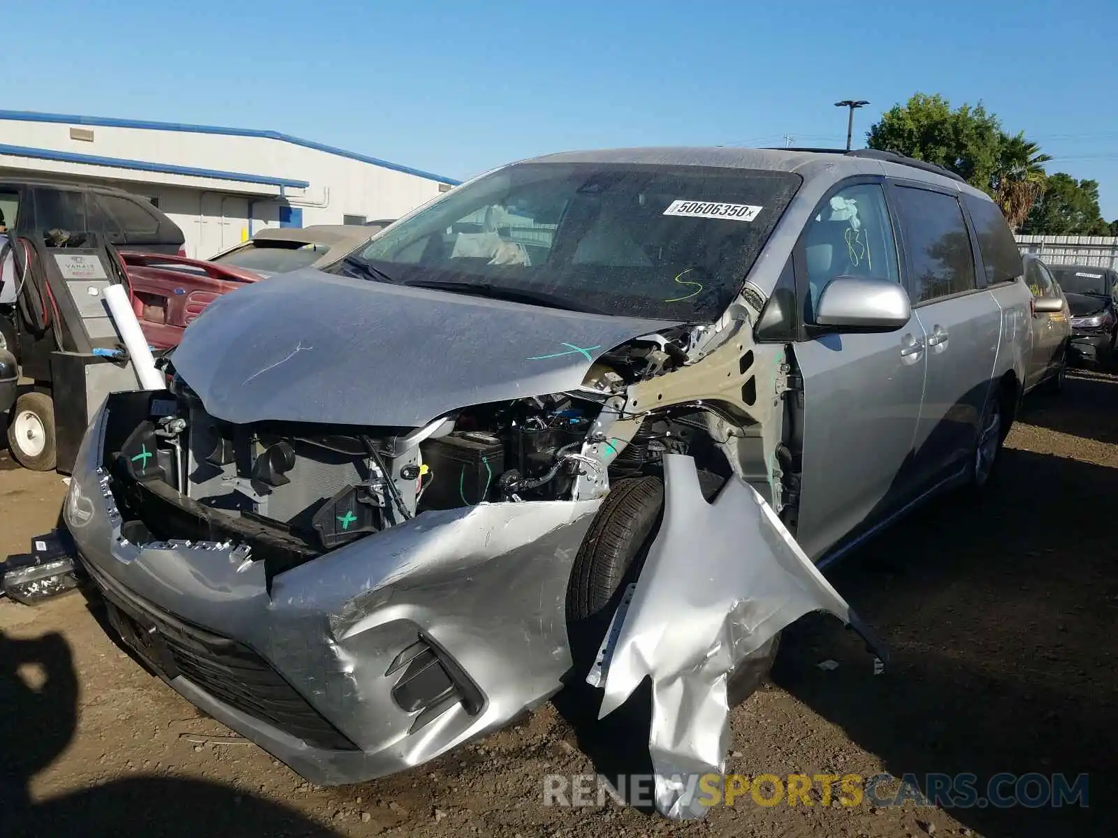 2 Photograph of a damaged car 5TDKZ3DC4LS075192 TOYOTA SIENNA 2020