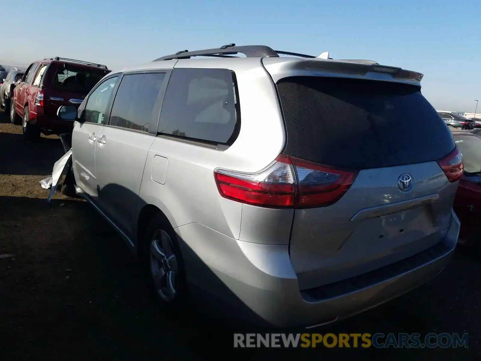 3 Photograph of a damaged car 5TDKZ3DC4LS075192 TOYOTA SIENNA 2020