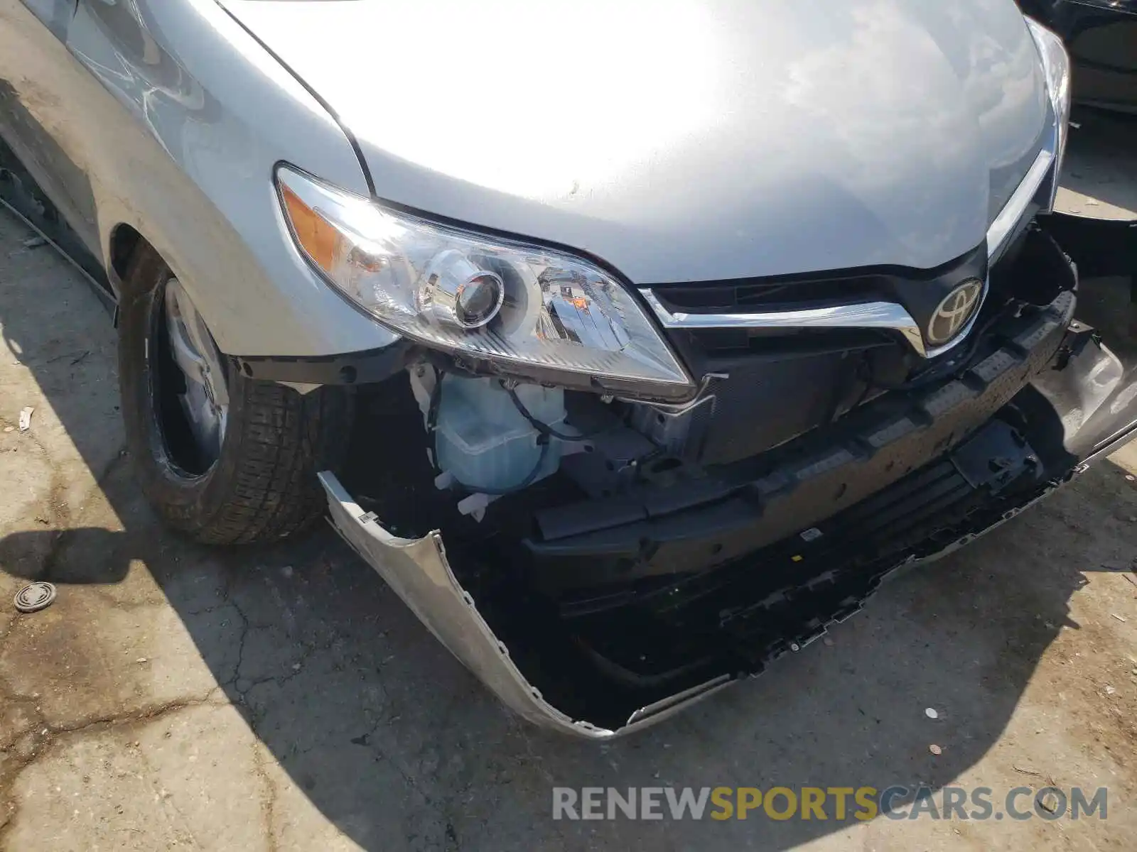 9 Photograph of a damaged car 5TDKZ3DC4LS076634 TOYOTA SIENNA 2020