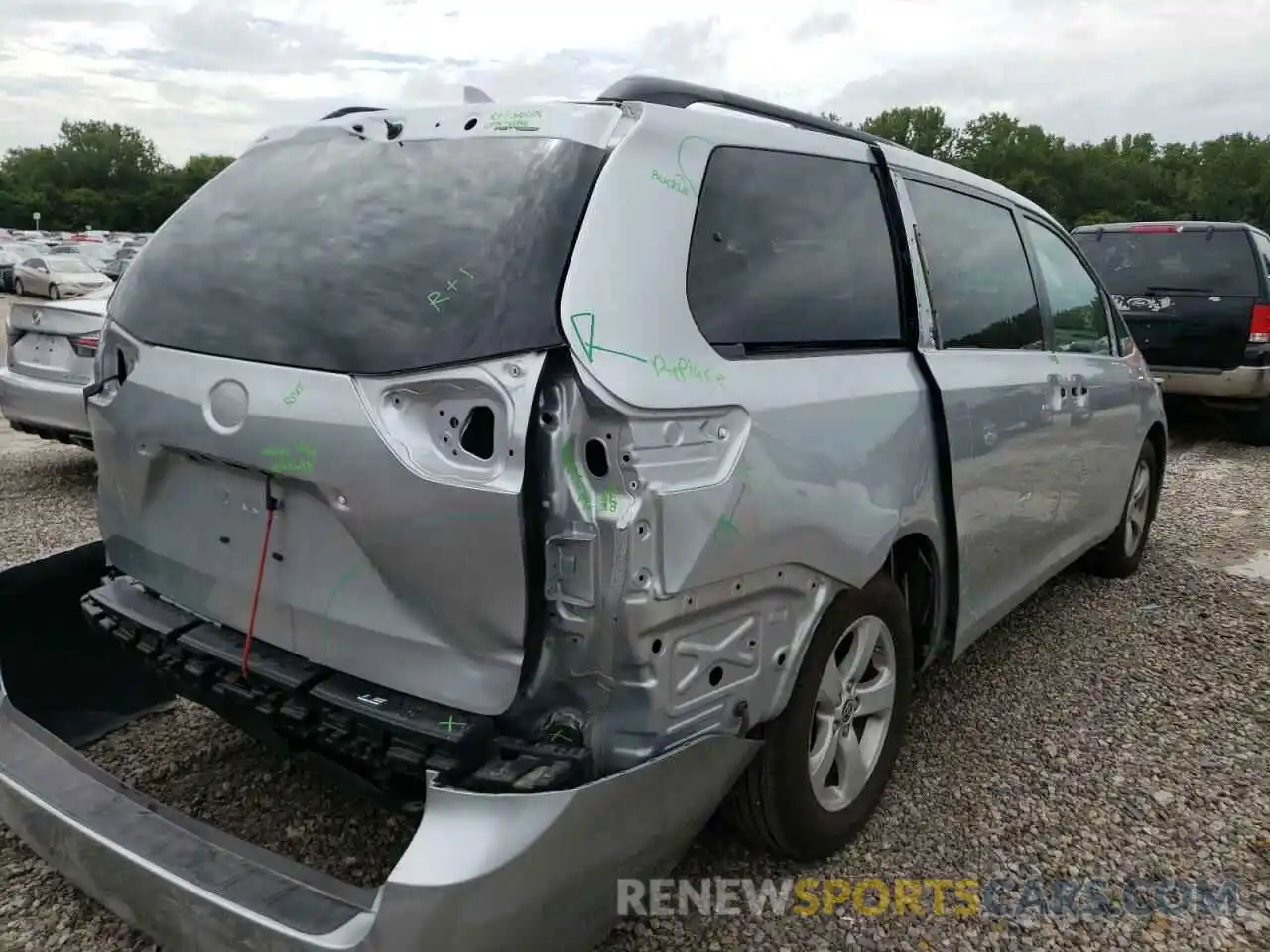 4 Photograph of a damaged car 5TDKZ3DC4LS080022 TOYOTA SIENNA 2020