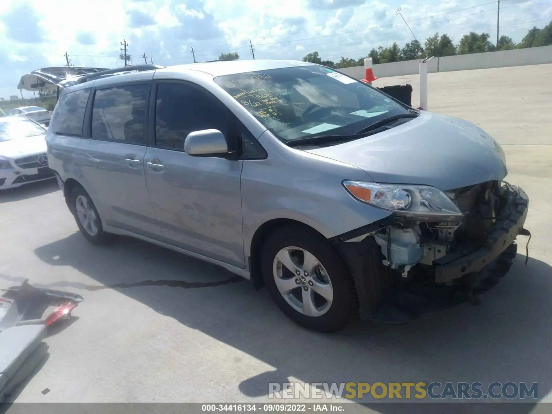 1 Photograph of a damaged car 5TDKZ3DC4LS087570 TOYOTA SIENNA 2020