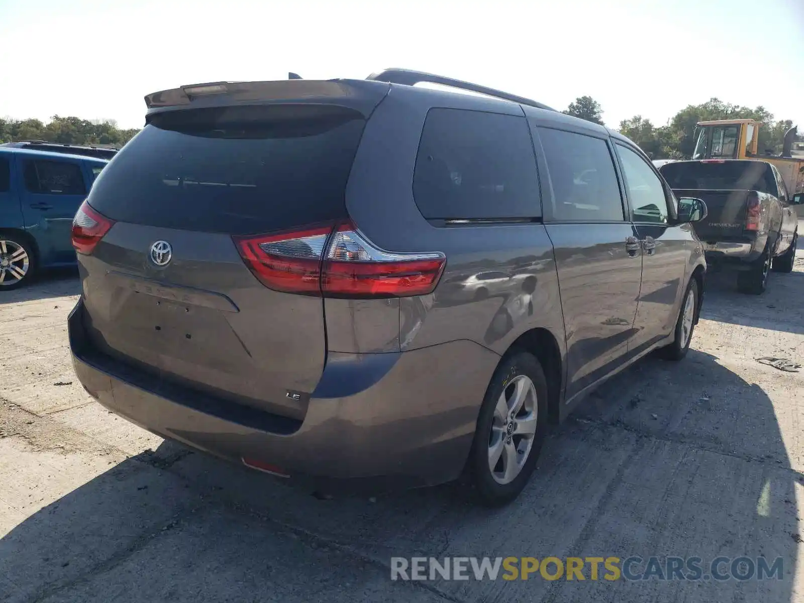 4 Photograph of a damaged car 5TDKZ3DC5LS026695 TOYOTA SIENNA 2020