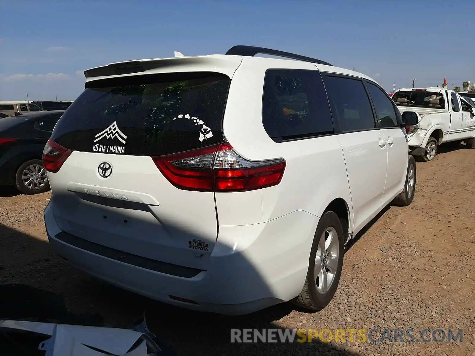 4 Photograph of a damaged car 5TDKZ3DC5LS033193 TOYOTA SIENNA 2020