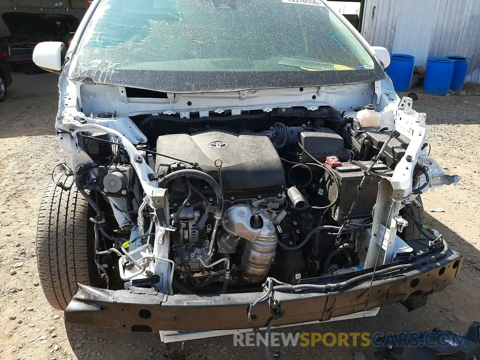 9 Photograph of a damaged car 5TDKZ3DC5LS033193 TOYOTA SIENNA 2020