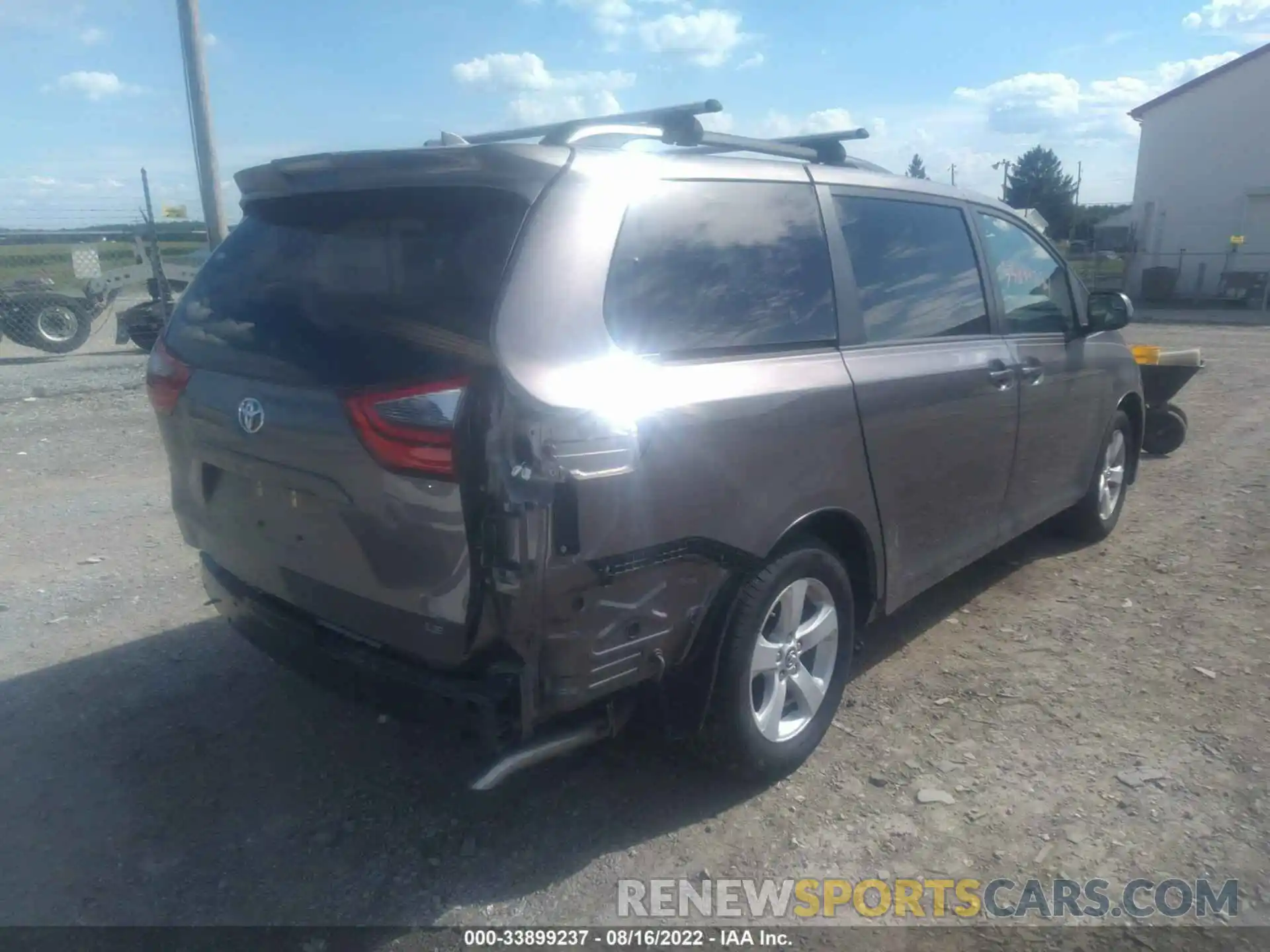 4 Photograph of a damaged car 5TDKZ3DC5LS035106 TOYOTA SIENNA 2020