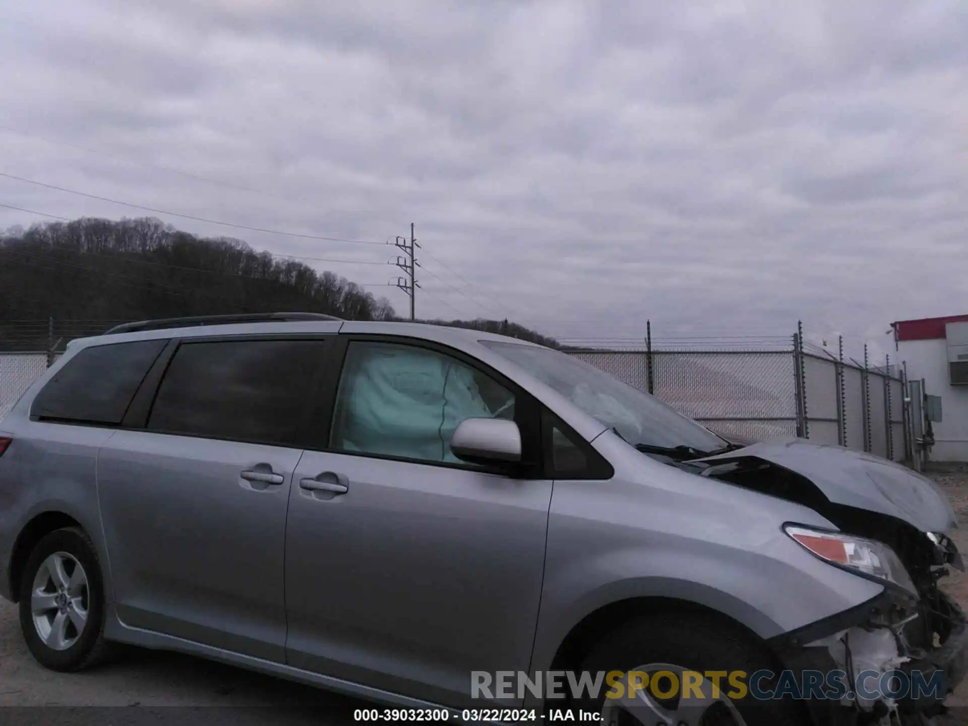 13 Photograph of a damaged car 5TDKZ3DC5LS035462 TOYOTA SIENNA 2020