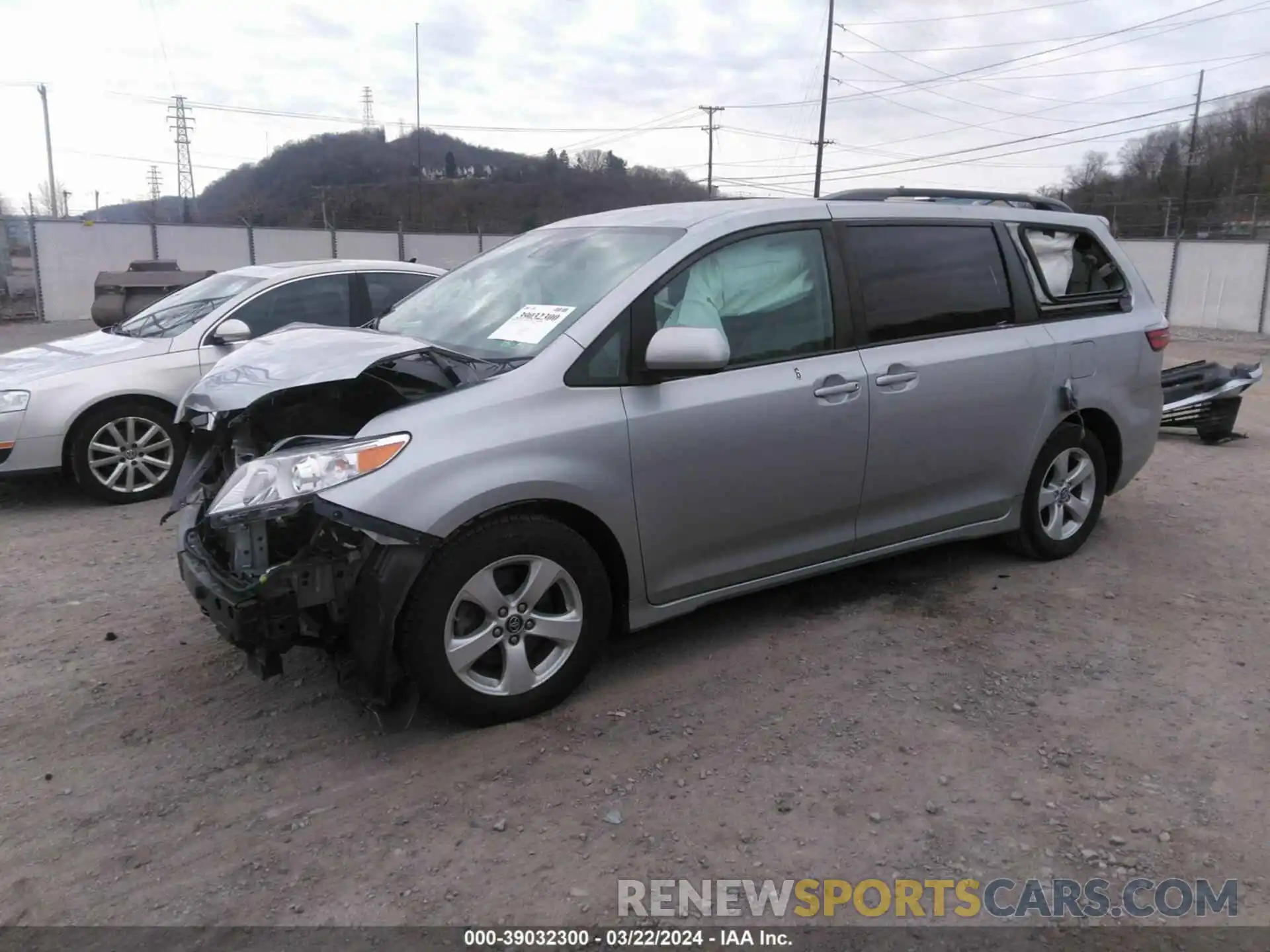 2 Photograph of a damaged car 5TDKZ3DC5LS035462 TOYOTA SIENNA 2020