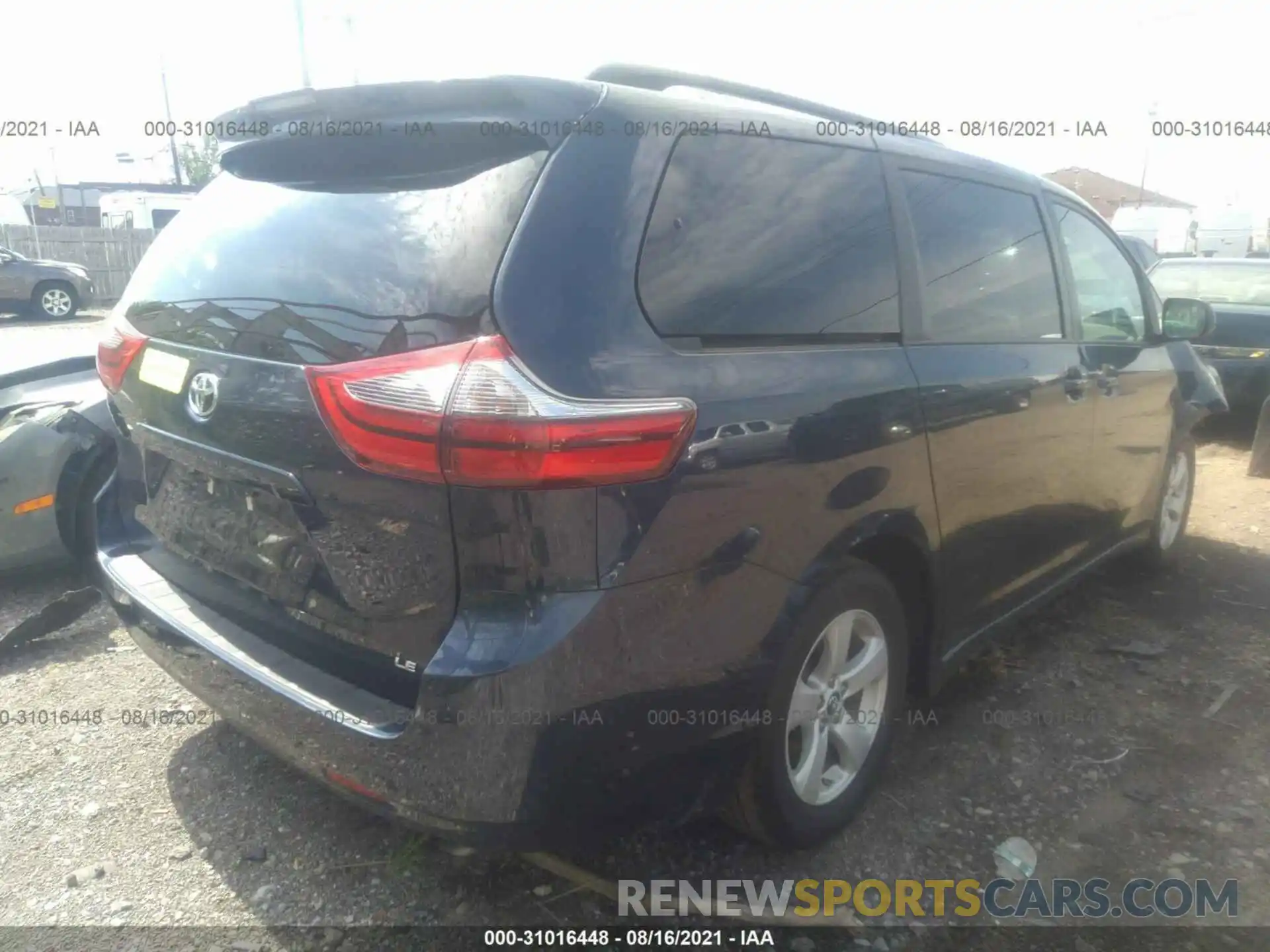 4 Photograph of a damaged car 5TDKZ3DC5LS039284 TOYOTA SIENNA 2020