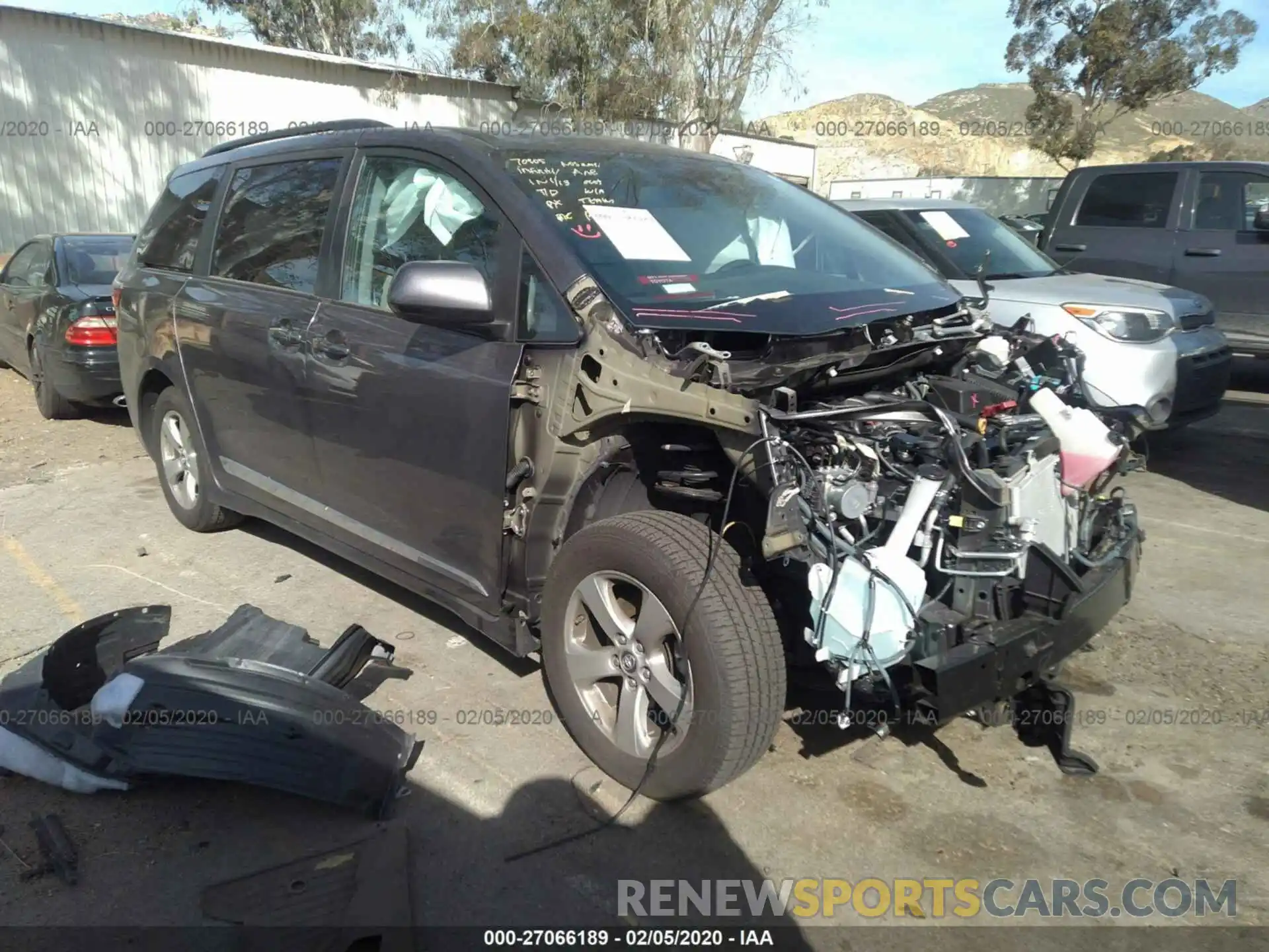 1 Photograph of a damaged car 5TDKZ3DC5LS039687 TOYOTA SIENNA 2020