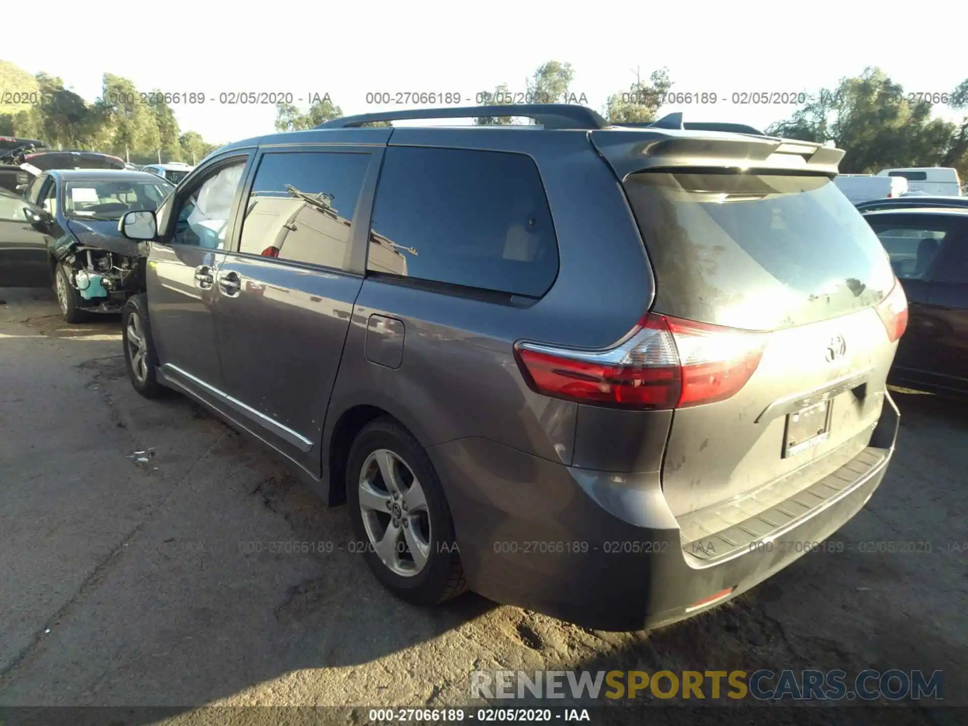 3 Фотография поврежденного автомобиля 5TDKZ3DC5LS039687 TOYOTA SIENNA 2020