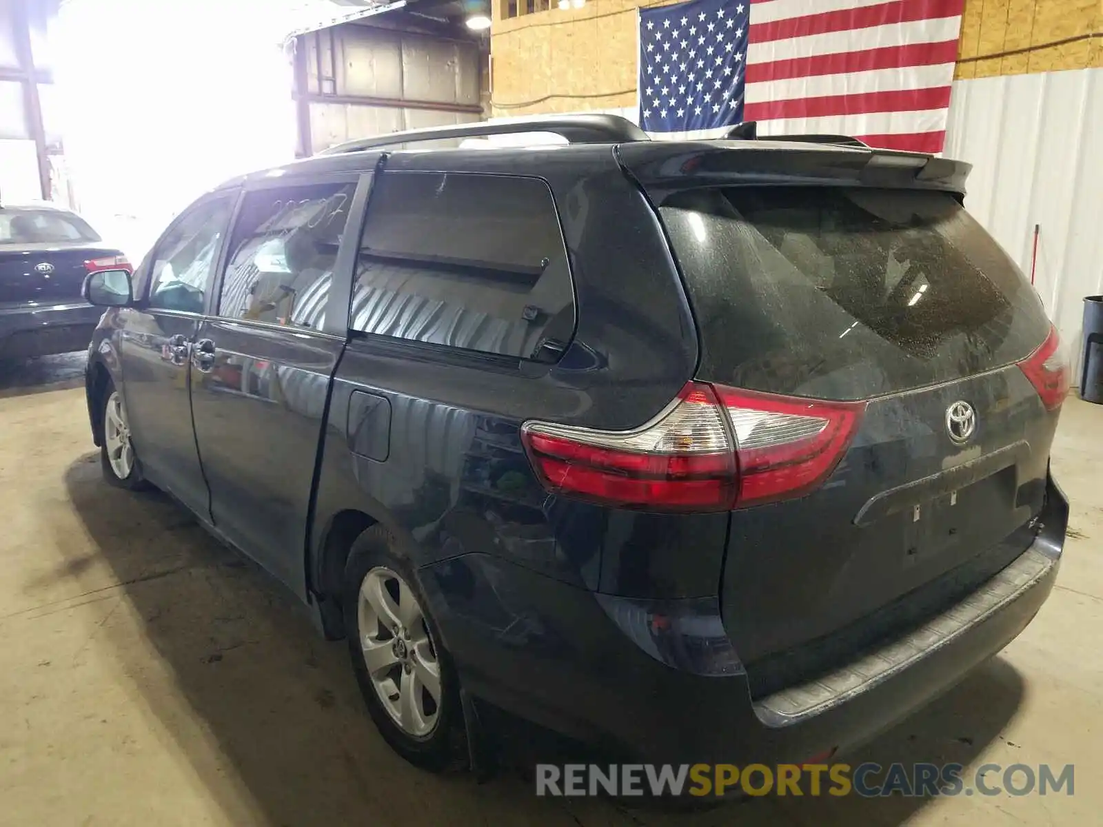 3 Photograph of a damaged car 5TDKZ3DC5LS042704 TOYOTA SIENNA 2020