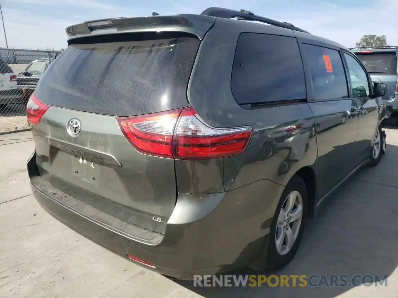 4 Photograph of a damaged car 5TDKZ3DC5LS046414 TOYOTA SIENNA 2020