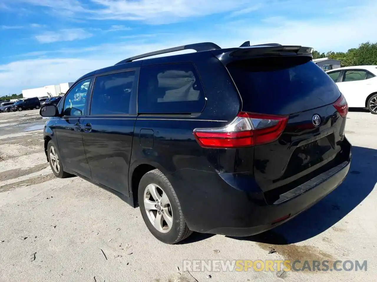 3 Photograph of a damaged car 5TDKZ3DC5LS048325 TOYOTA SIENNA 2020