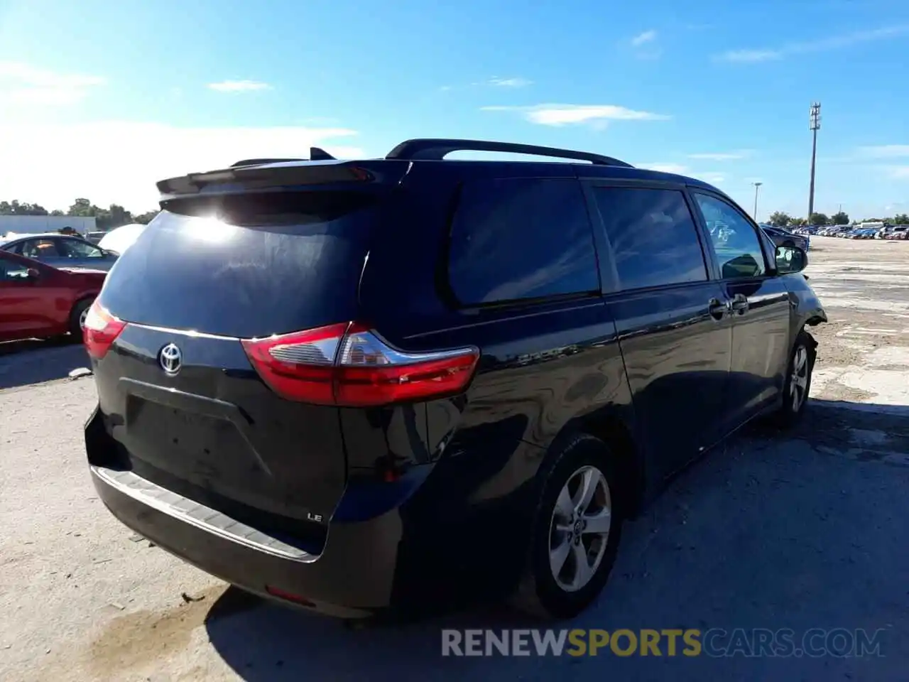 4 Photograph of a damaged car 5TDKZ3DC5LS048325 TOYOTA SIENNA 2020