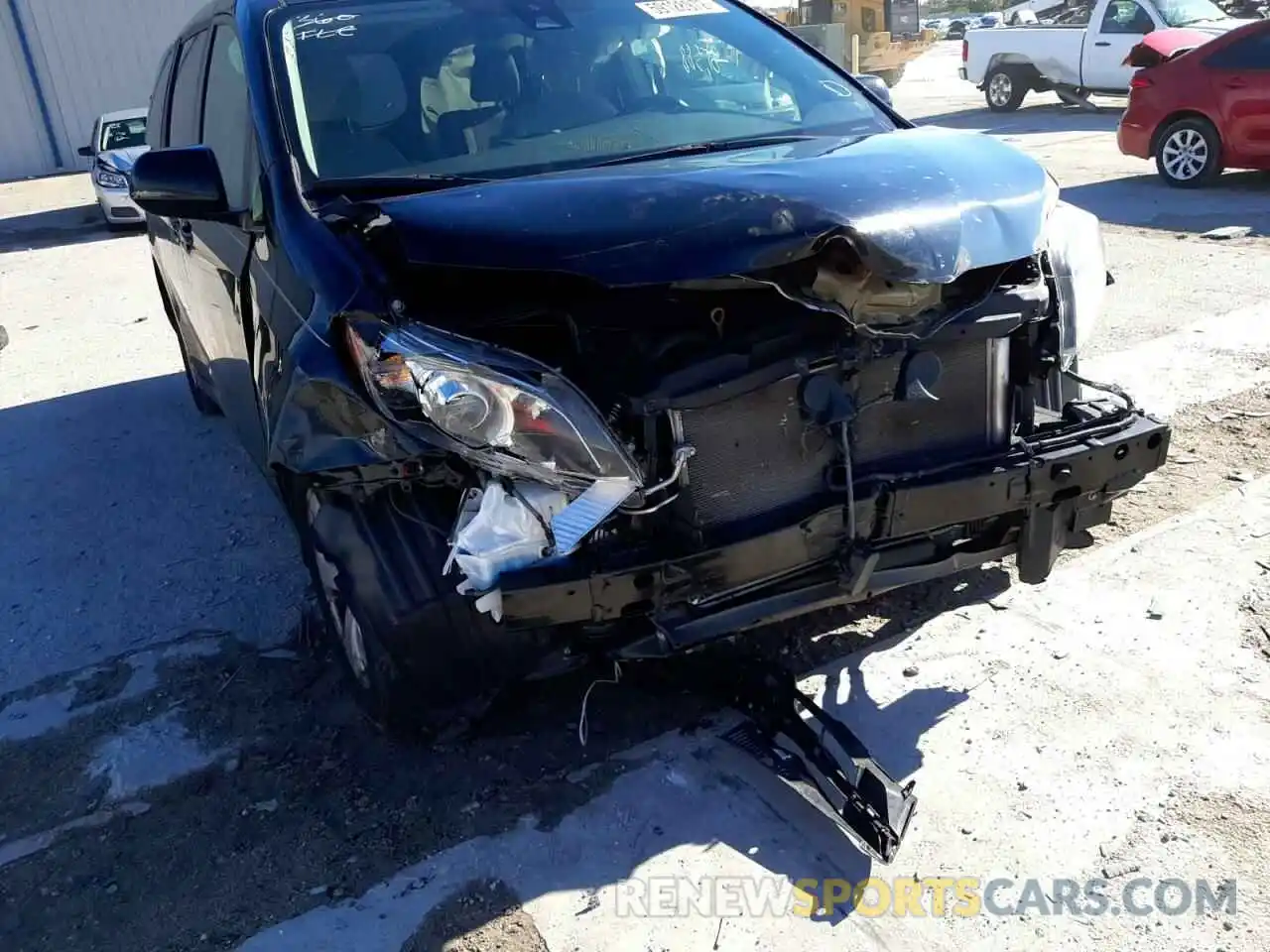 9 Photograph of a damaged car 5TDKZ3DC5LS048325 TOYOTA SIENNA 2020